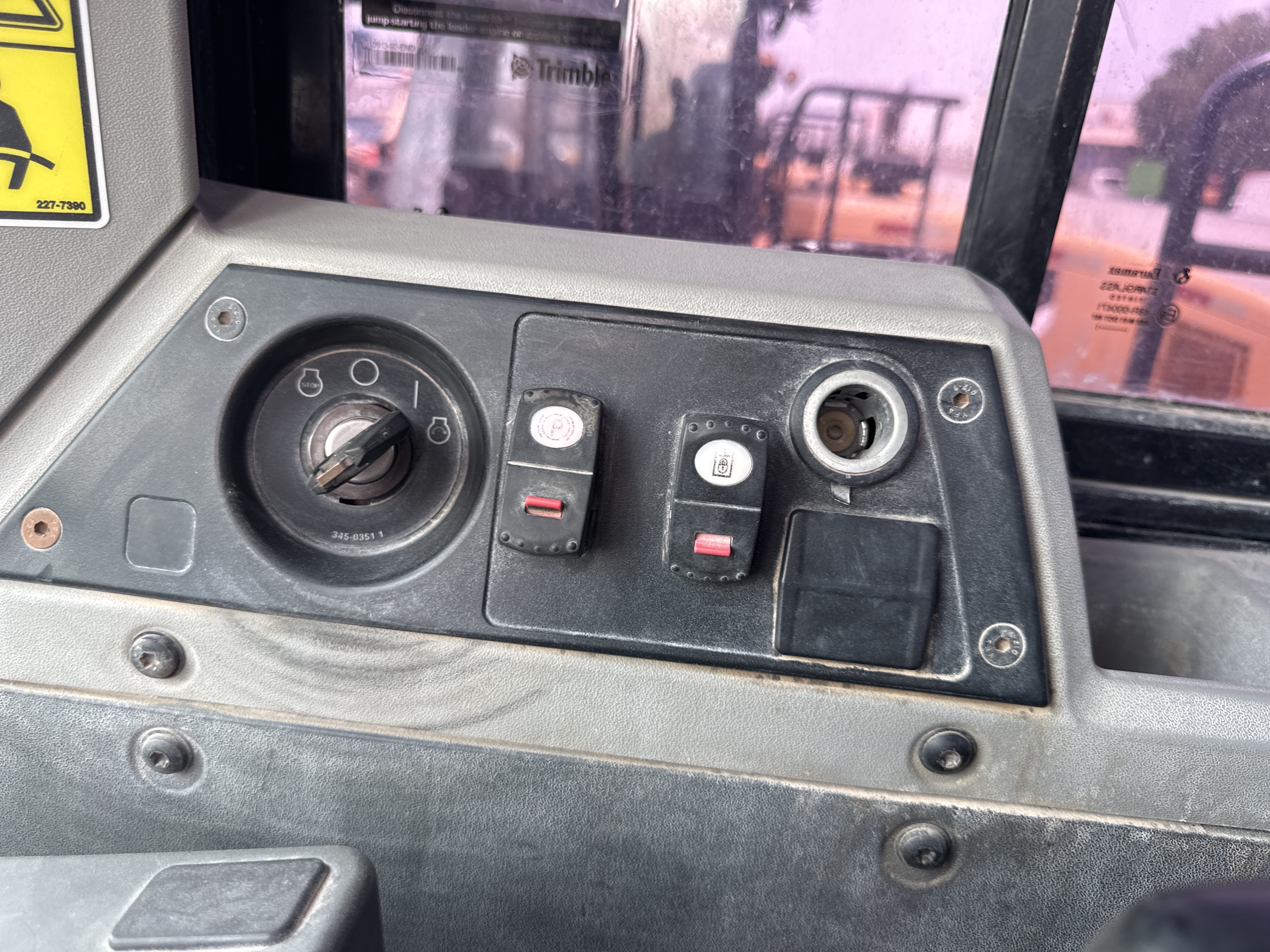 WHL-014-Cat-980K-Wheel-loaders-inspection-Cabin-Electronic-instrument-board-1