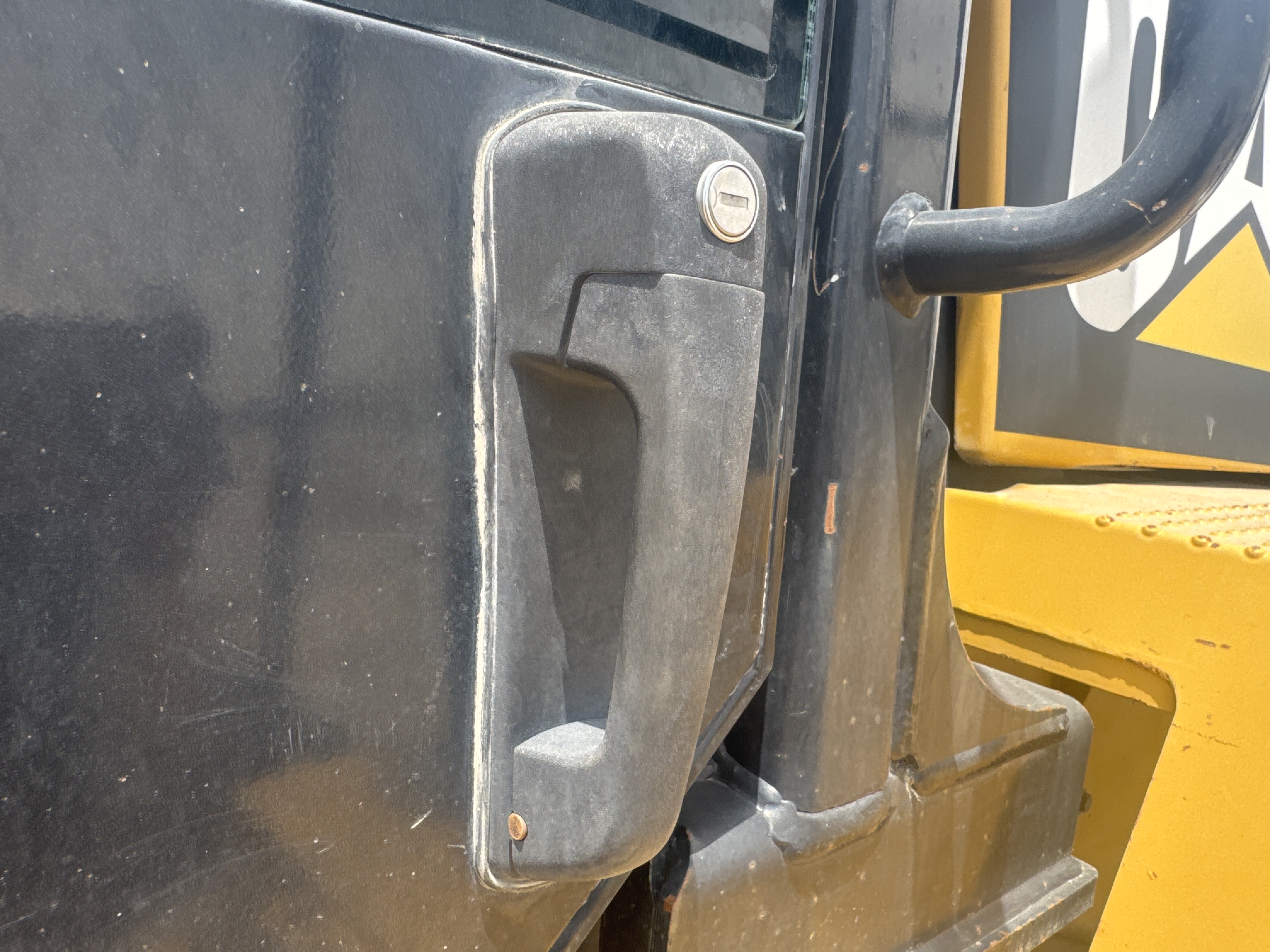 WHL-014-Cat-980K-Wheel-loaders-inspection-Cabin-Door-handles-1