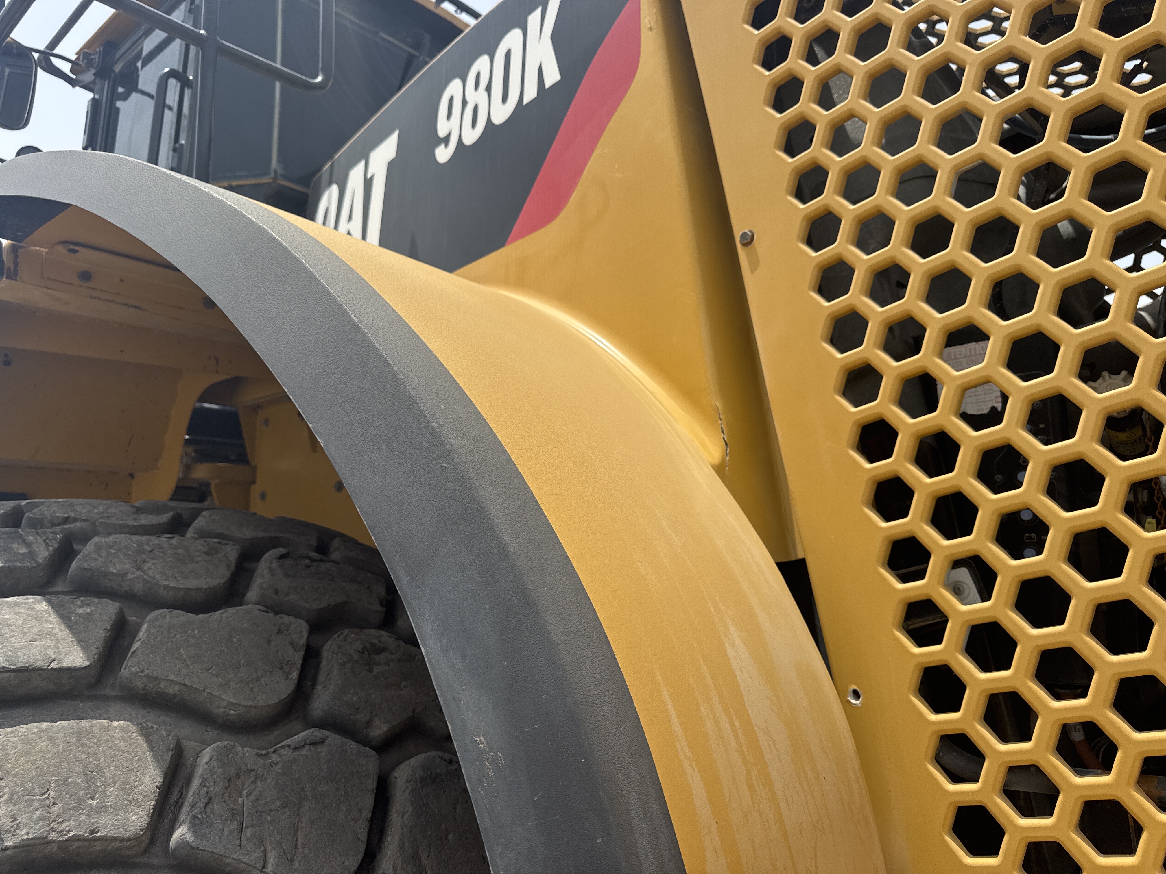 WHL-014-Cat-980K-Wheel-loaders-inspection-Structure-Sheet-metal-(fiberglass)-1
