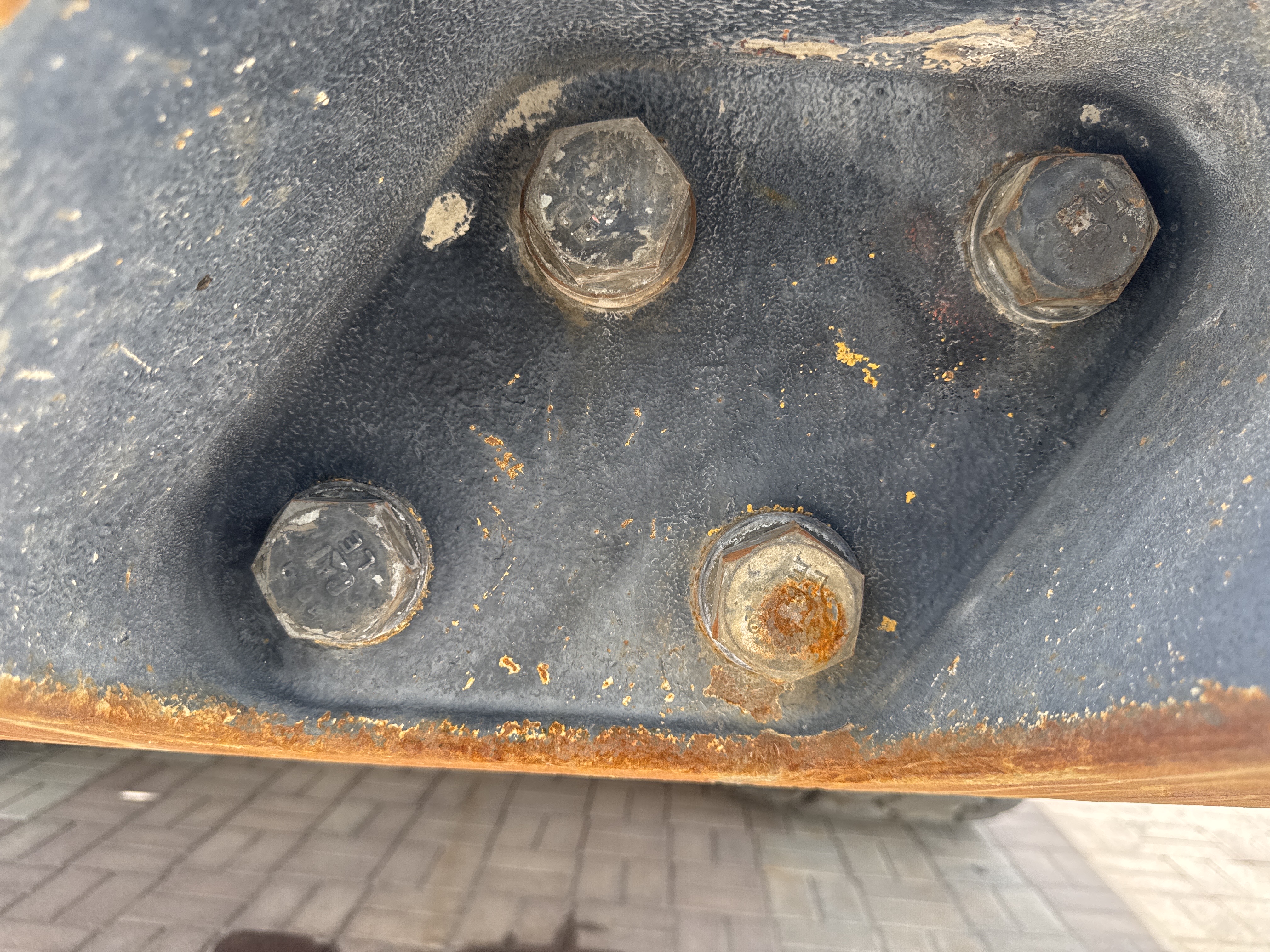 WHL-014-Cat-980K-Wheel-loaders-inspection-Structure-Counter-weight-bolts-1