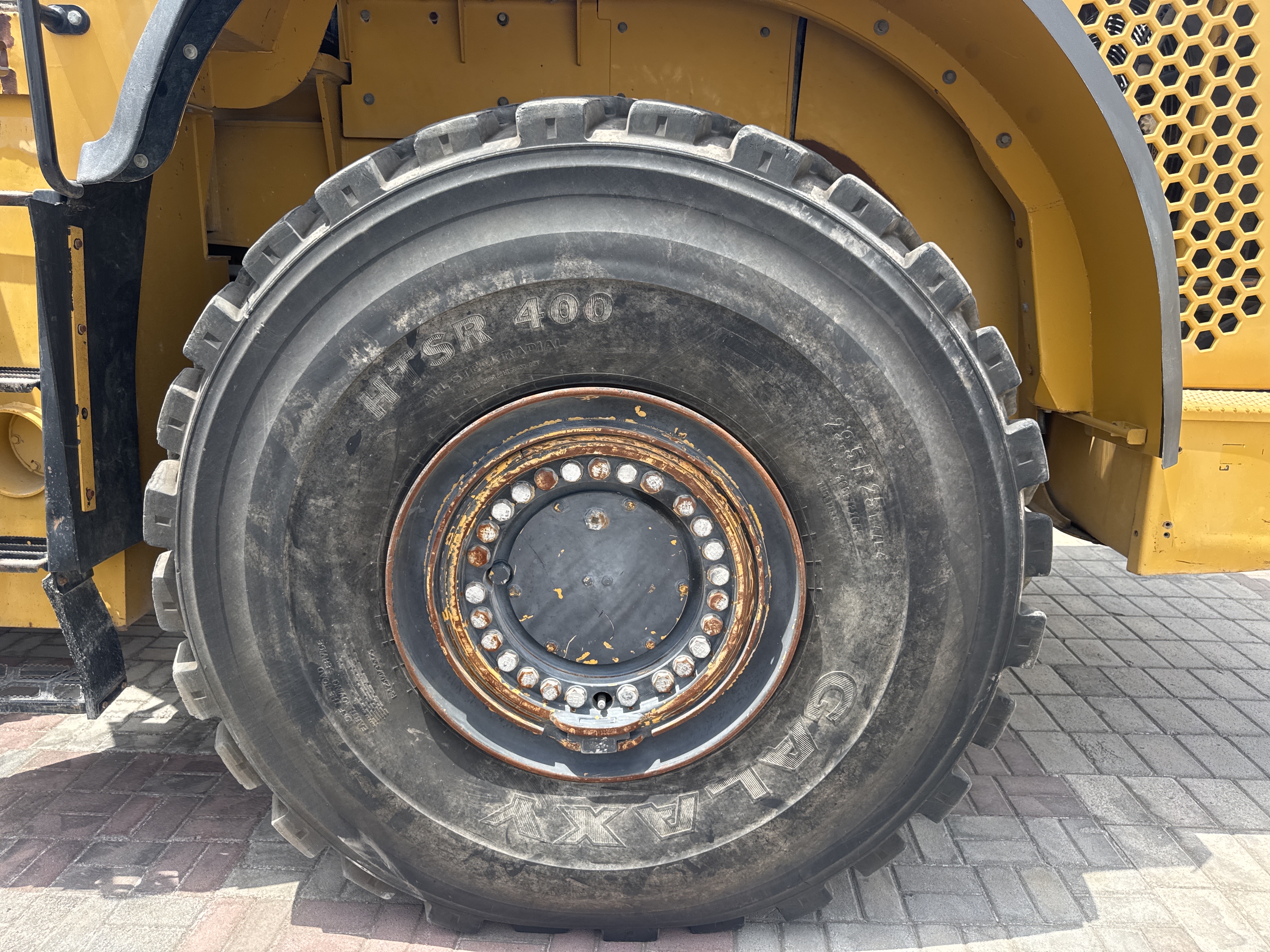 WHL-014-Cat-980K-Wheel-loaders-inspection-Chassis-Left-rear-tire-/-wheel-hub---condition-1