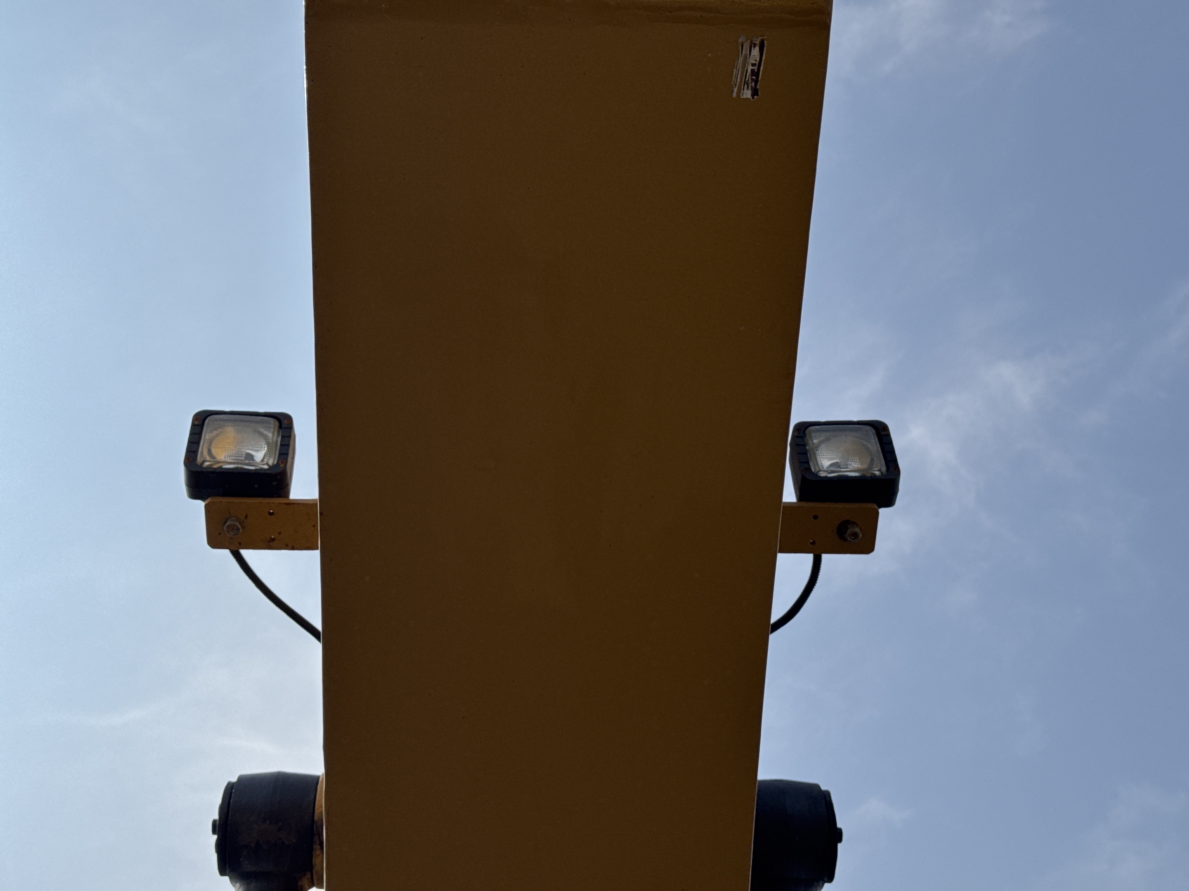 MDX-013-Cat-323D3-Medium-excavators-inspection-Electronics-Lights-and-signals-2