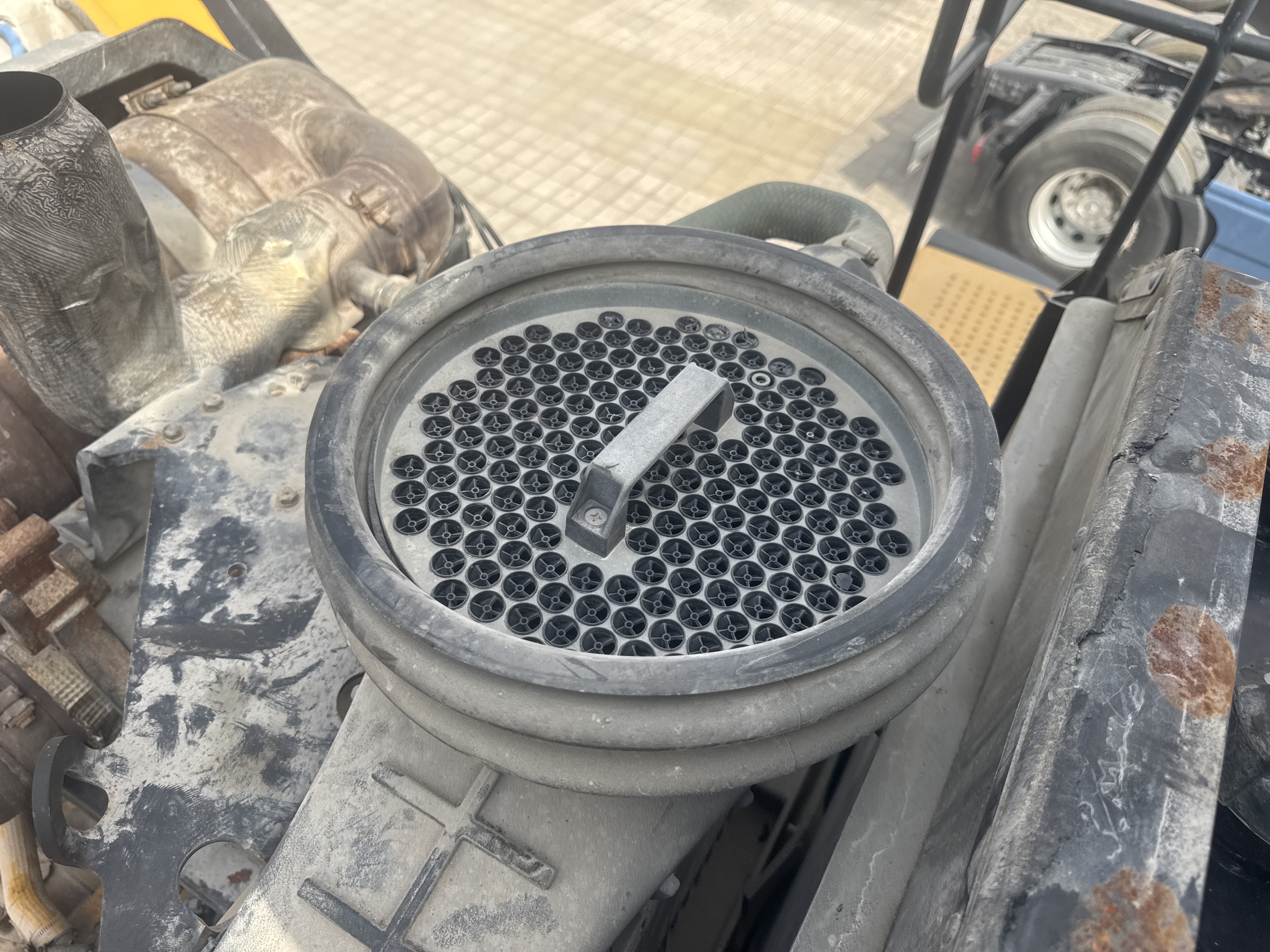 WHL-014-Cat-980K-Wheel-loaders-inspection-Engine-Air-intake-system-1