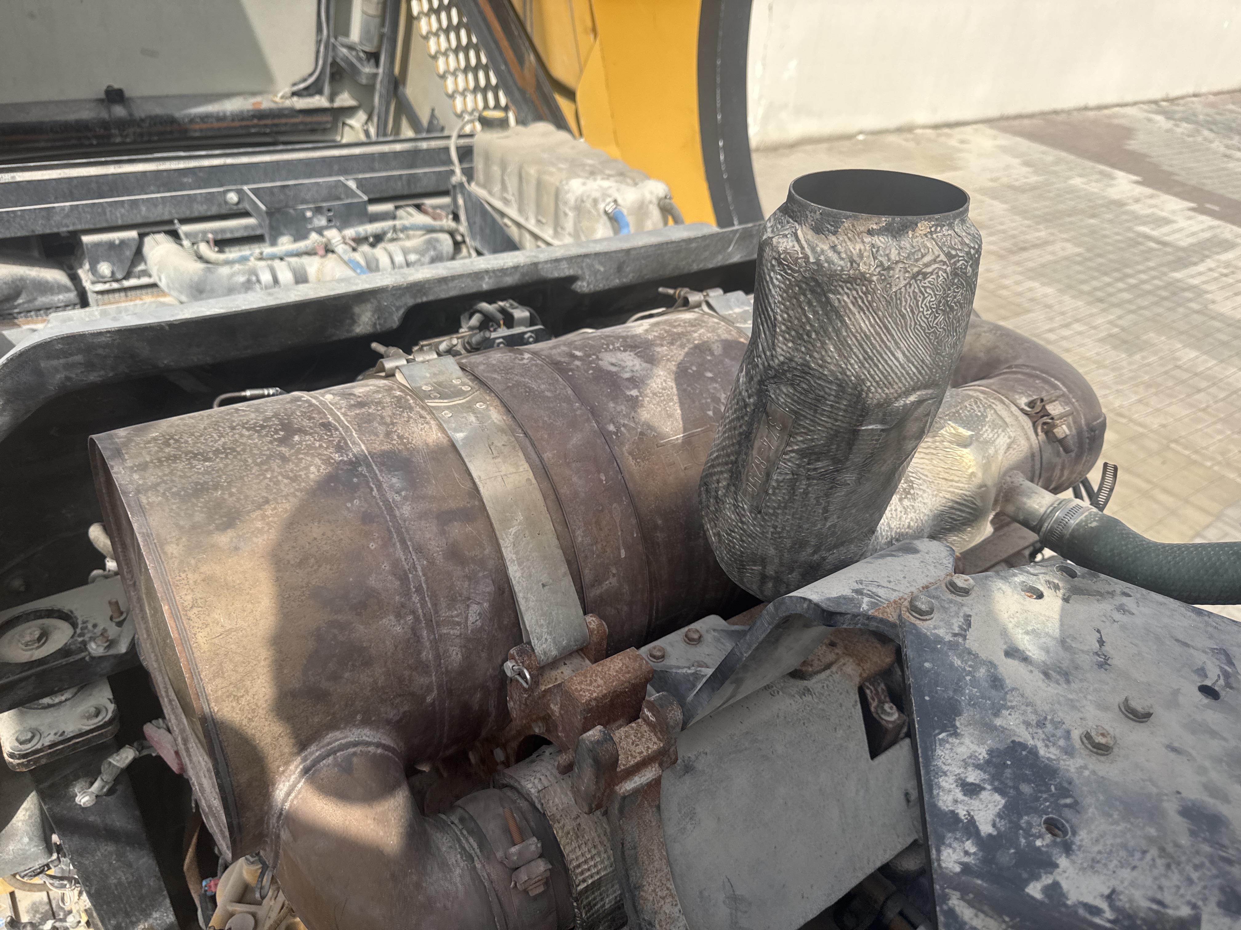 WHL-014-Cat-980K-Wheel-loaders-inspection-Engine-Exhaust-system-1