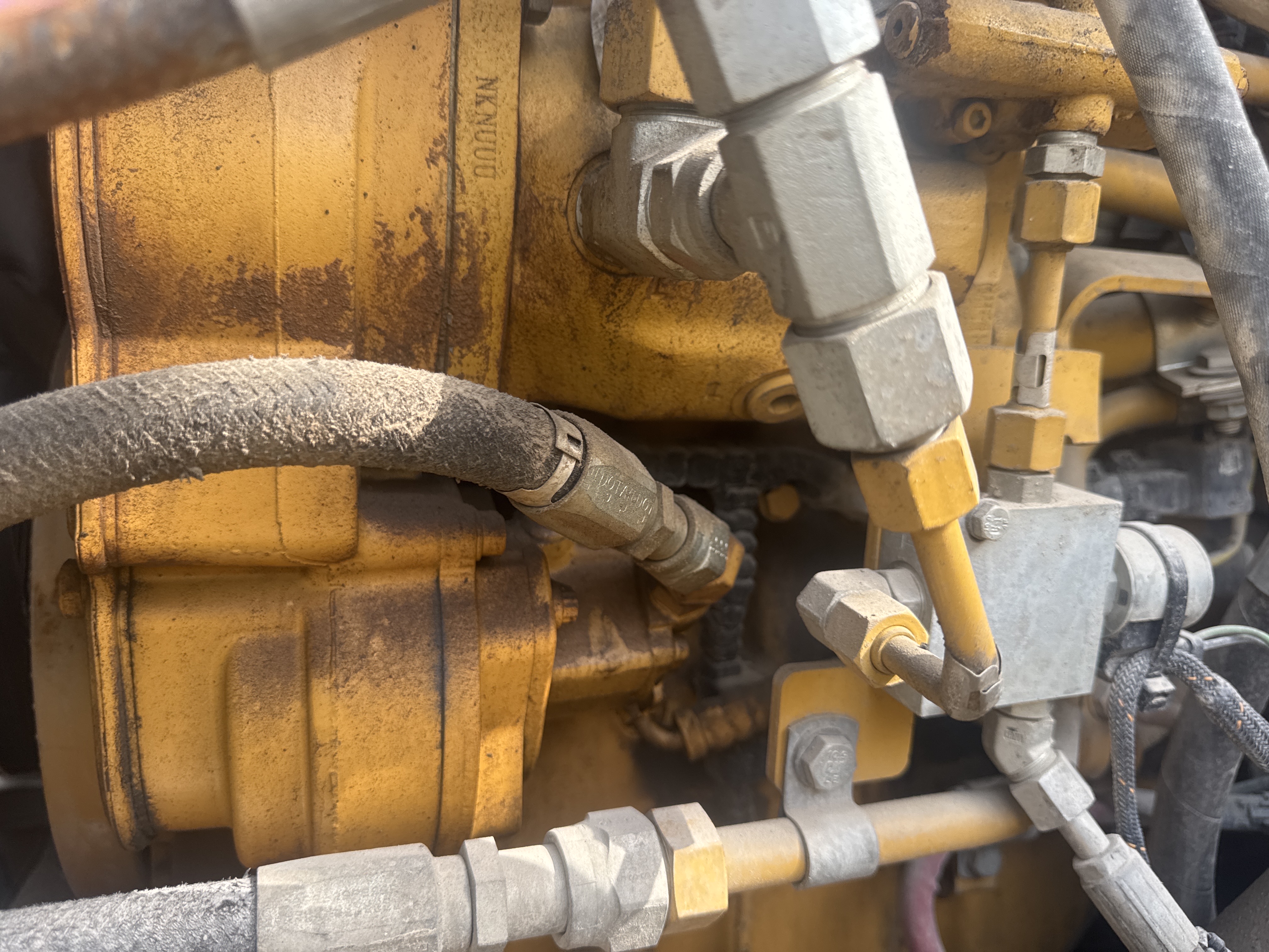 WHL-014-Cat-980K-Wheel-loaders-inspection-Engine-Engine-oil-leaks-1