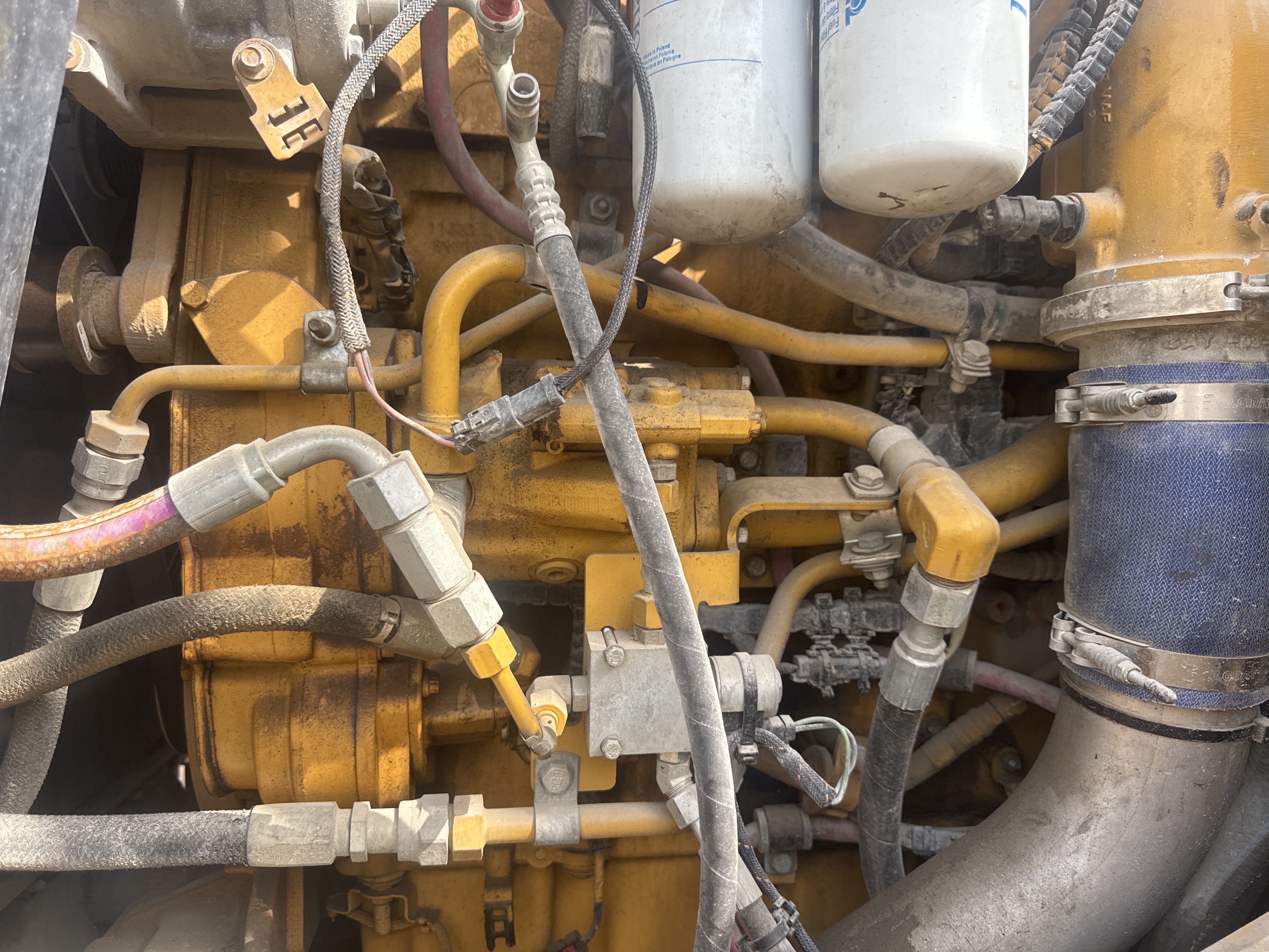 WHL-014-Cat-980K-Wheel-loaders-inspection-Engine-Engine-oil-leaks-1