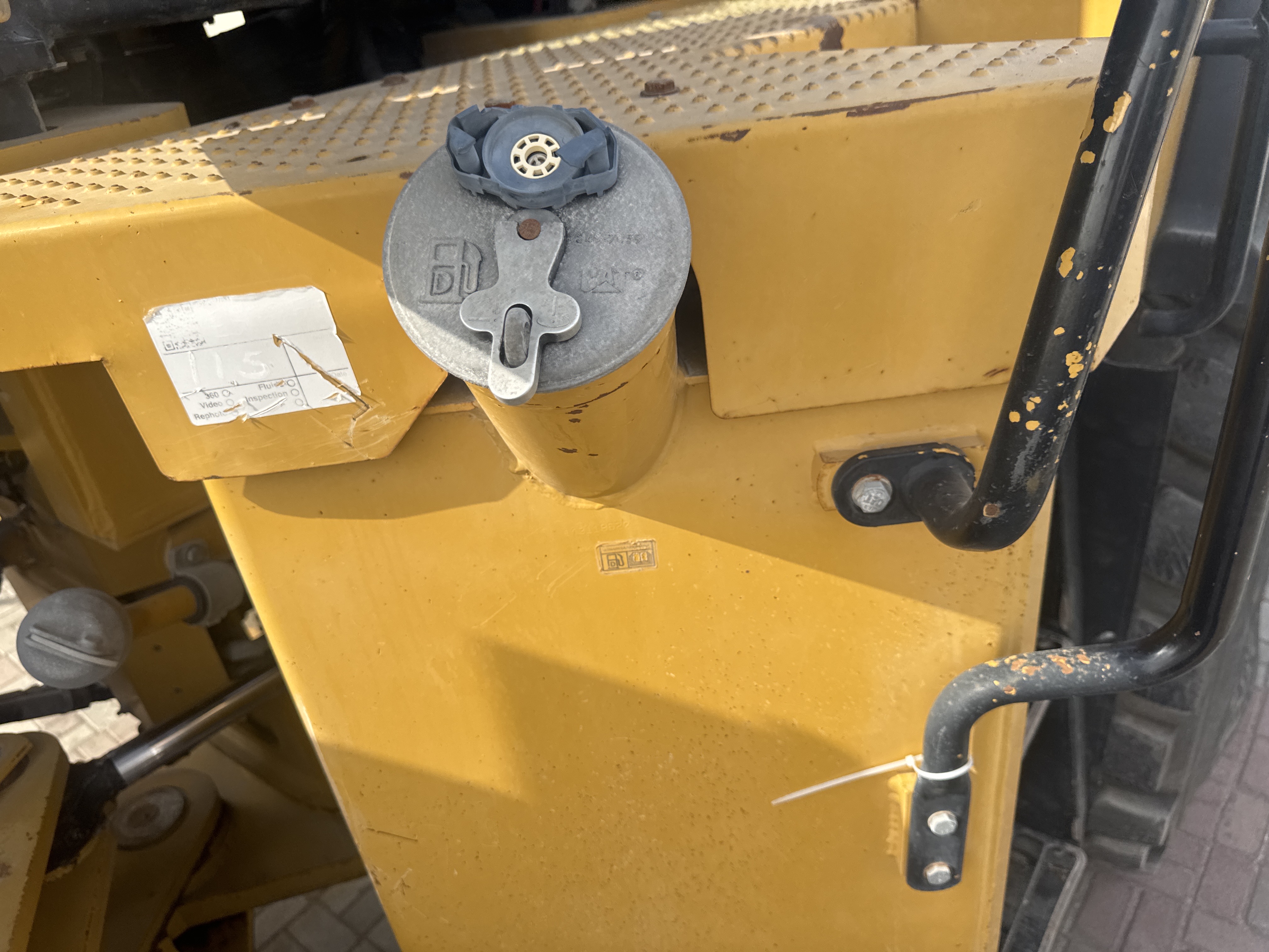 WHL-014-Cat-980K-Wheel-loaders-inspection-Engine-Fuel-tank-1