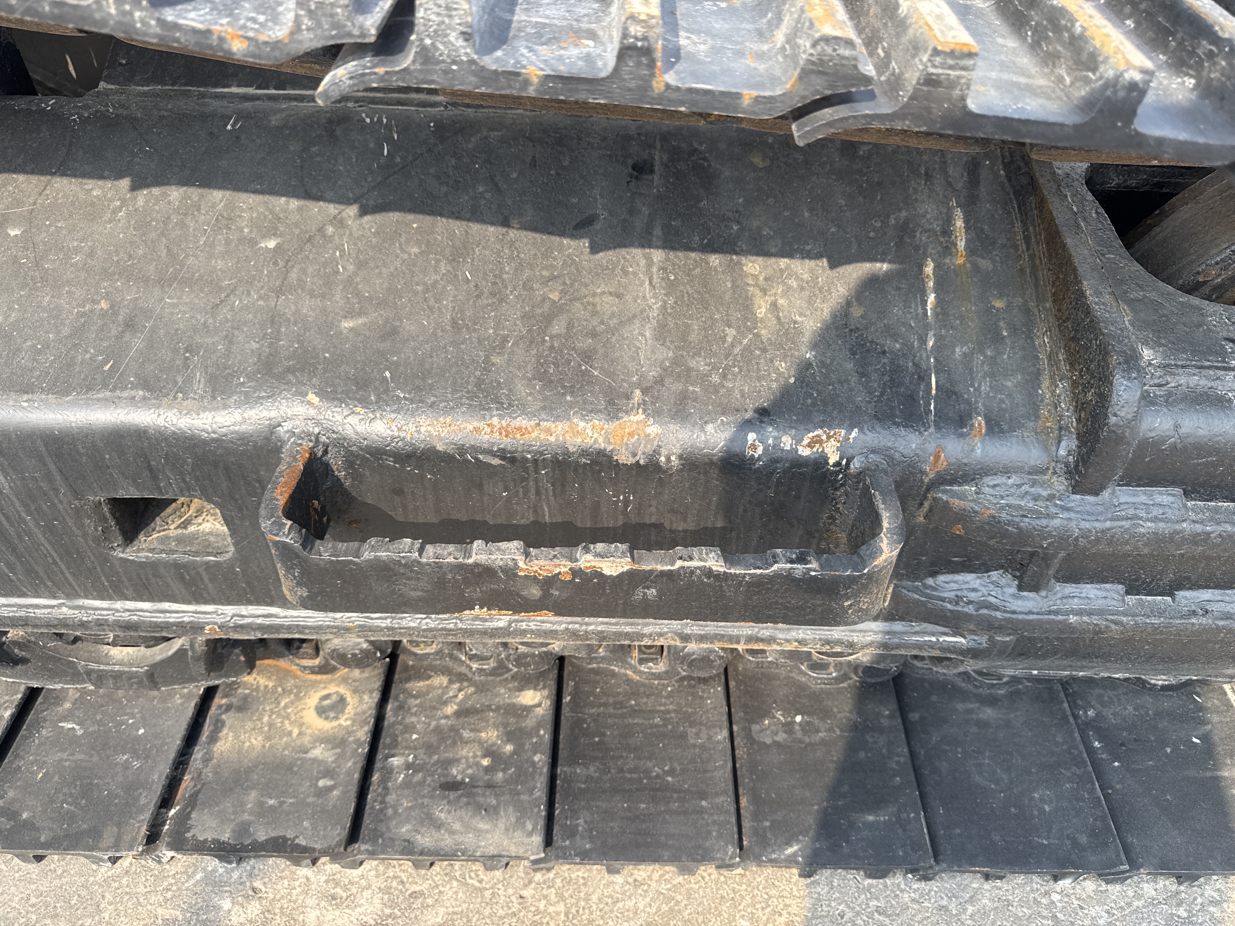 MDX-013-Cat-323D3-Medium-excavators-inspection-Structure-Steps/ladders-2