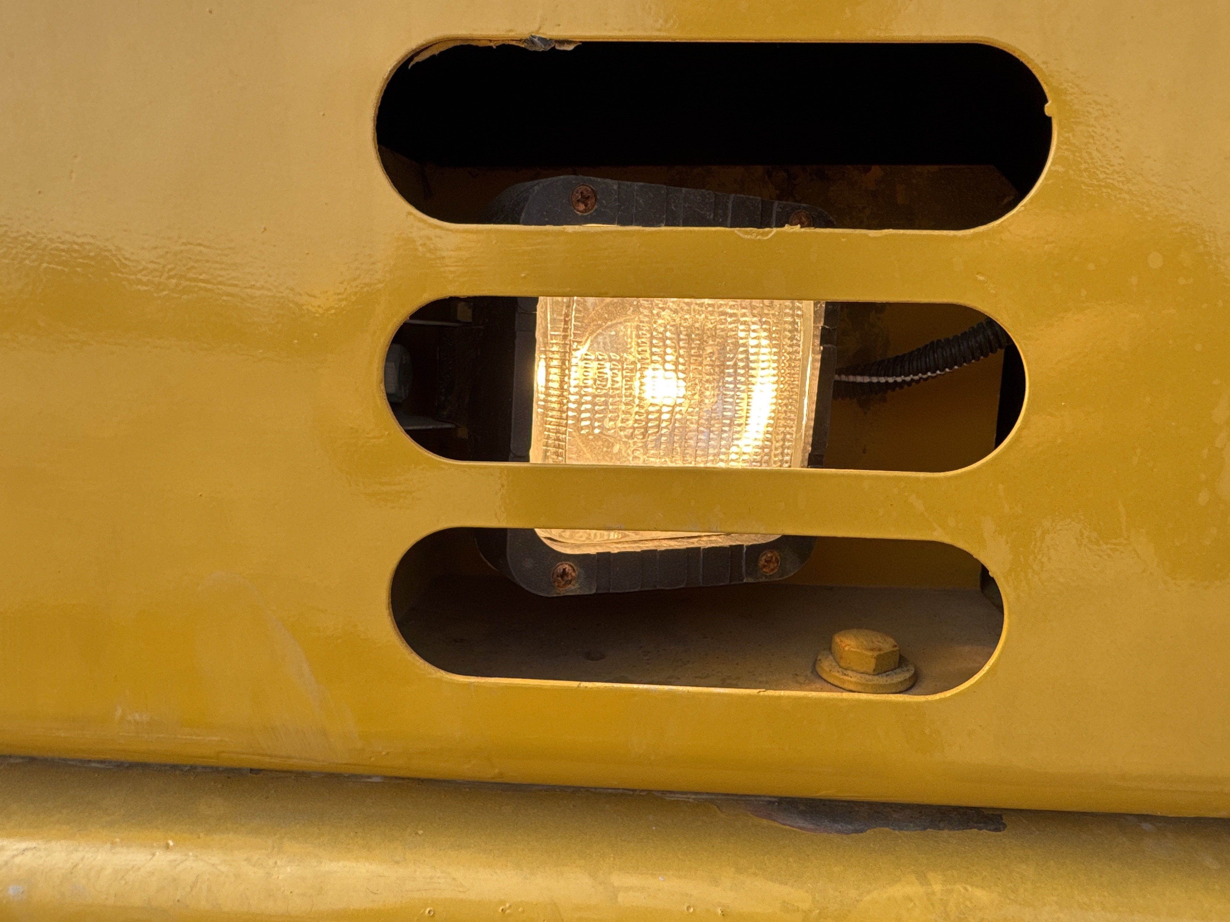 MDX-013-Cat-323D3-Medium-excavators-inspection-Structure-Exterior-lights-2