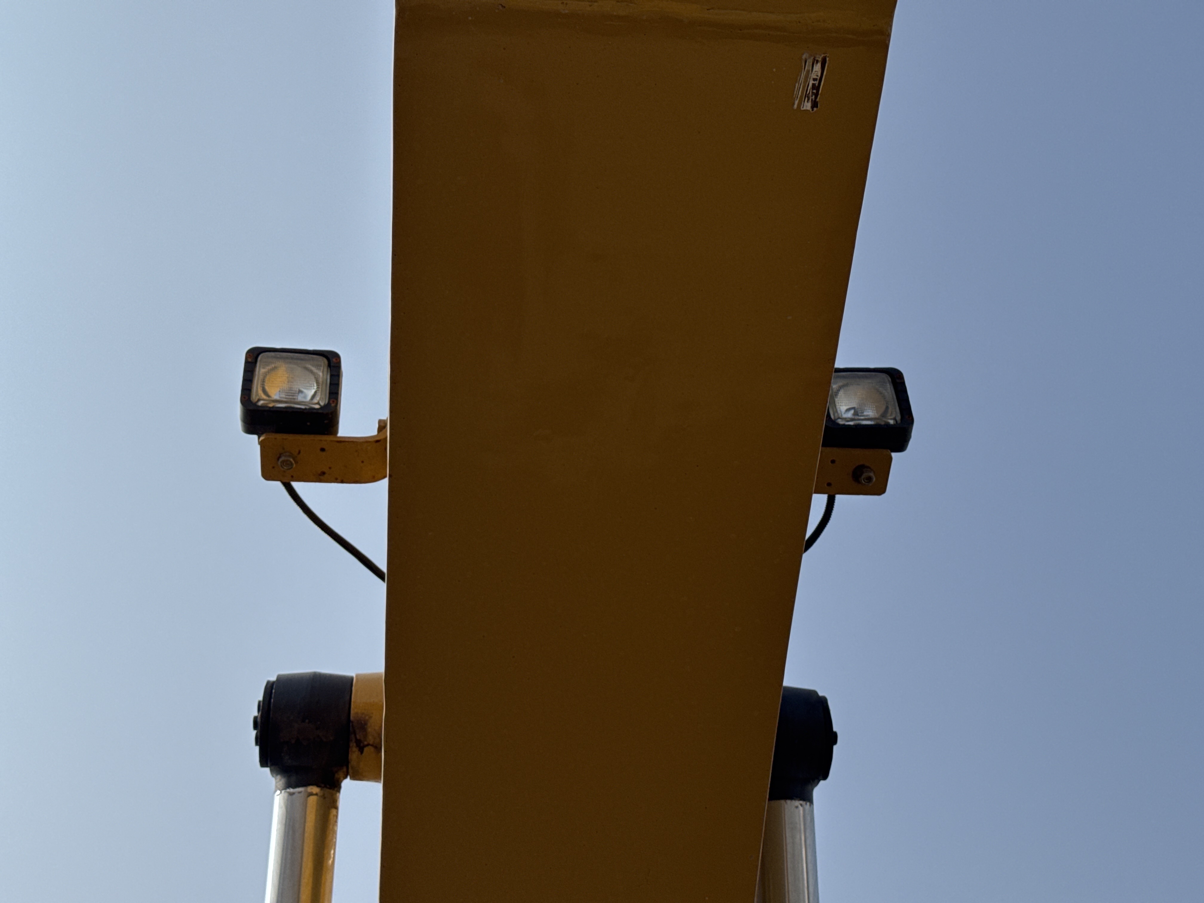 MDX-013-Cat-323D3-Medium-excavators-inspection-Structure-Exterior-lights-2