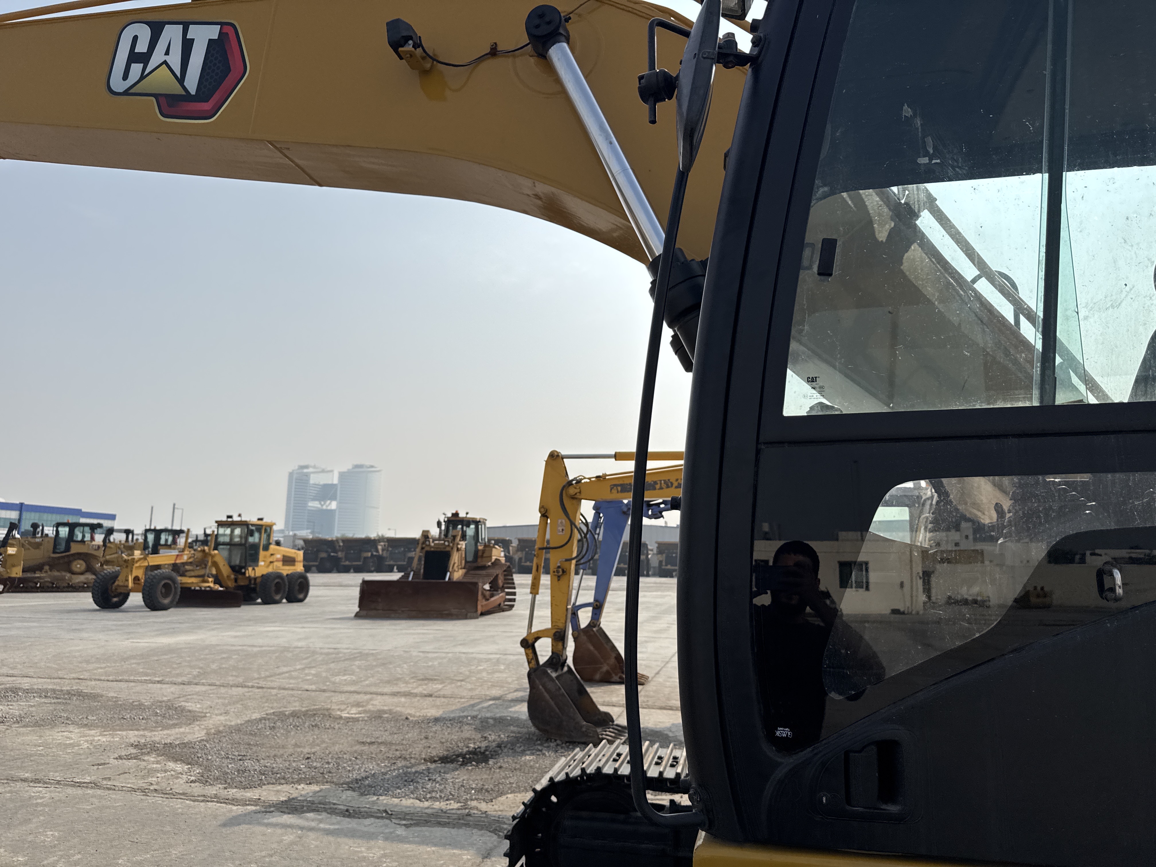 MDX-013-Cat-323D3-Medium-excavators-inspection-Structure-Handrails-5