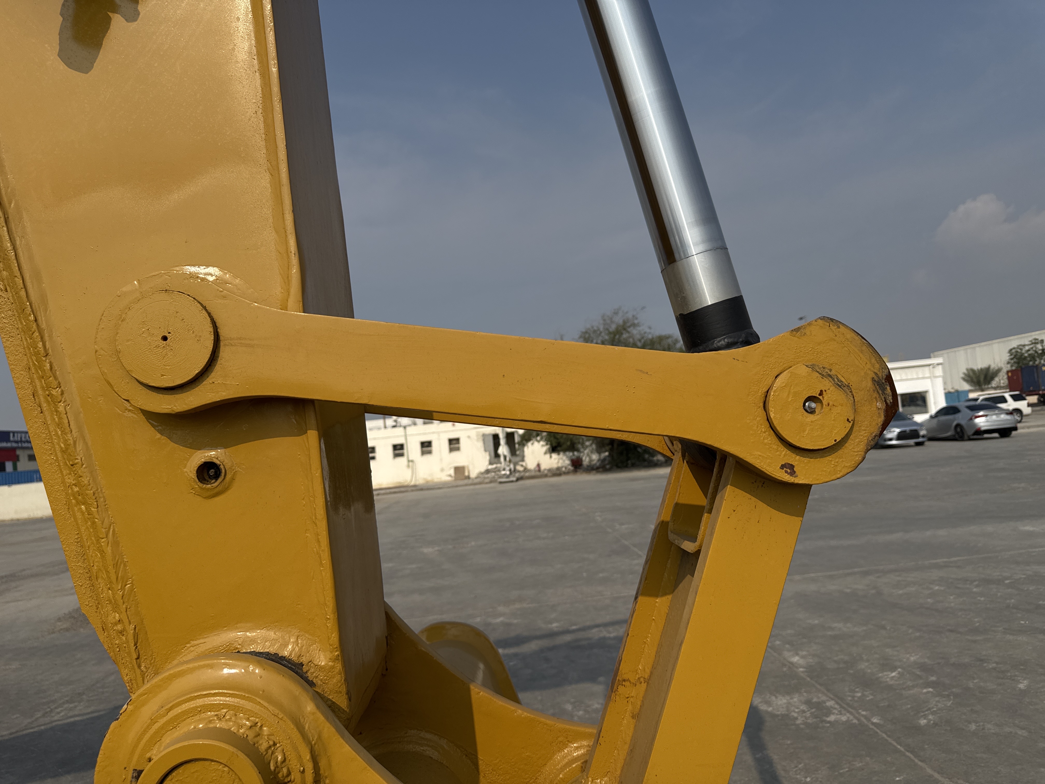 MDX-013-Cat-323D3-Medium-excavators-inspection-Chassis-Dog-bone-arms-2