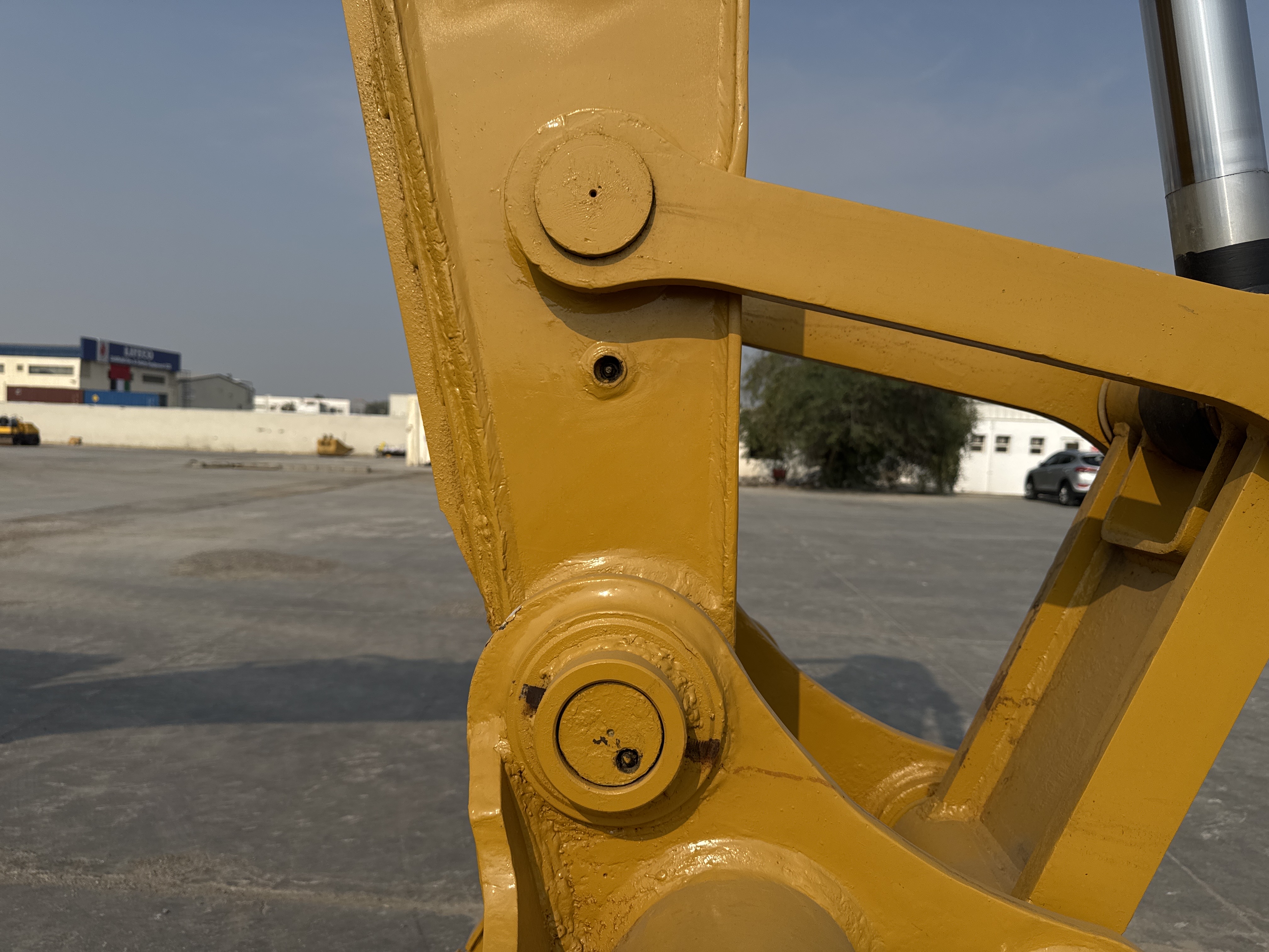MDX-013-Cat-323D3-Medium-excavators-inspection-Chassis-Pin-and-bushings-stick-to-bucket-2