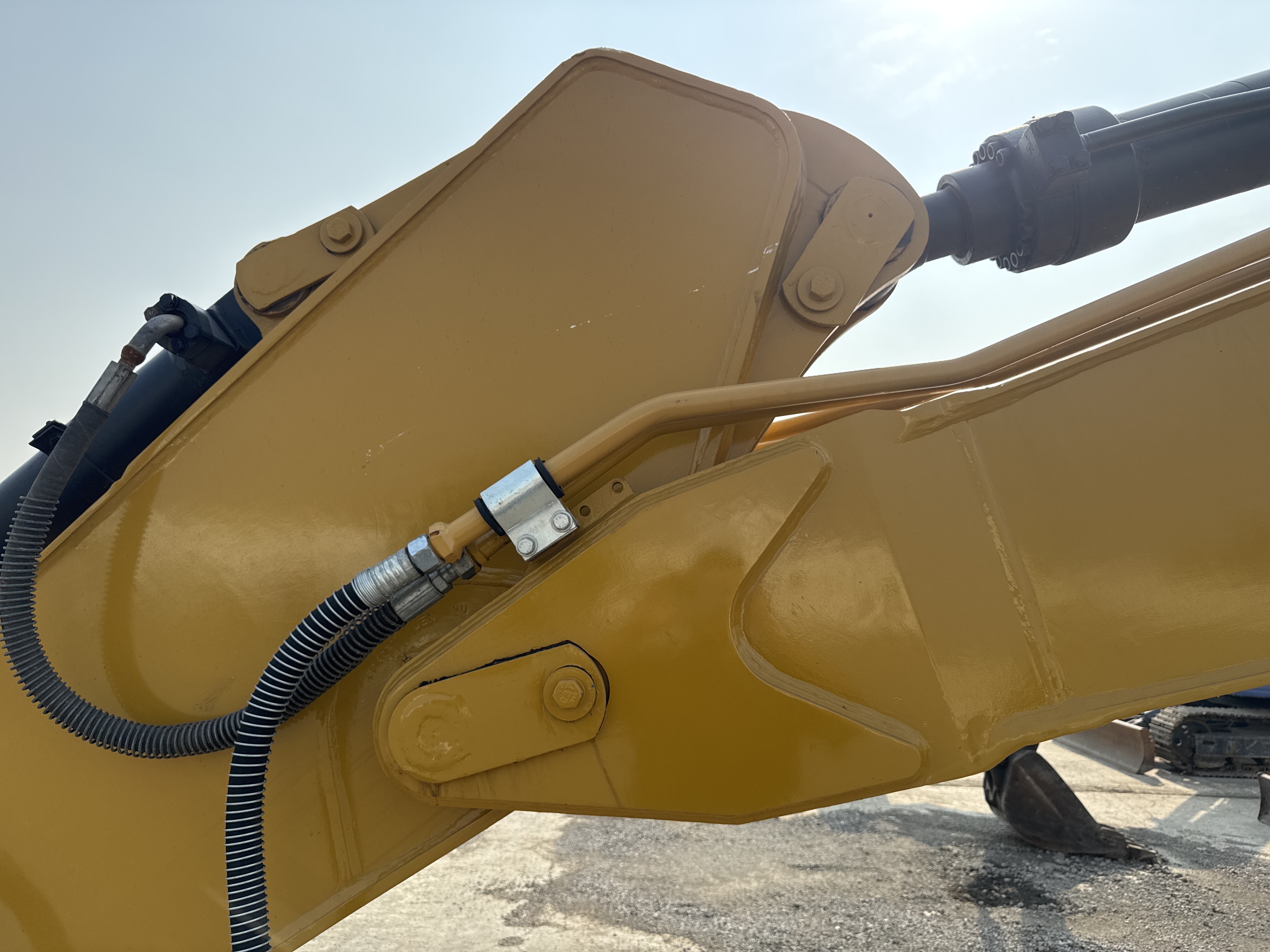 MDX-013-Cat-323D3-Medium-excavators-inspection-Chassis-Pin-and-bushings-boom-to-stick-2