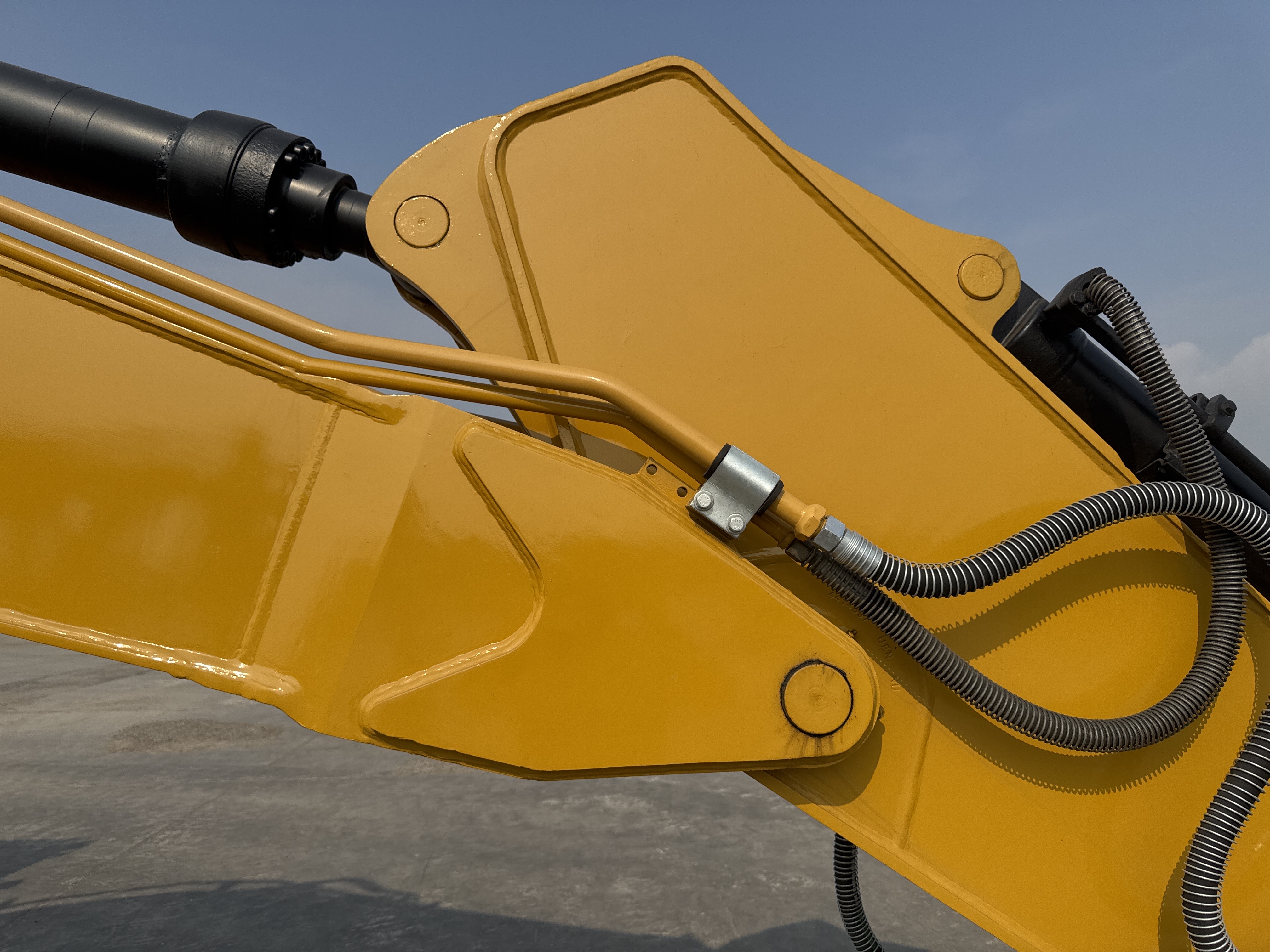 MDX-013-Cat-323D3-Medium-excavators-inspection-Chassis-Pin-and-bushings-boom-to-stick-2