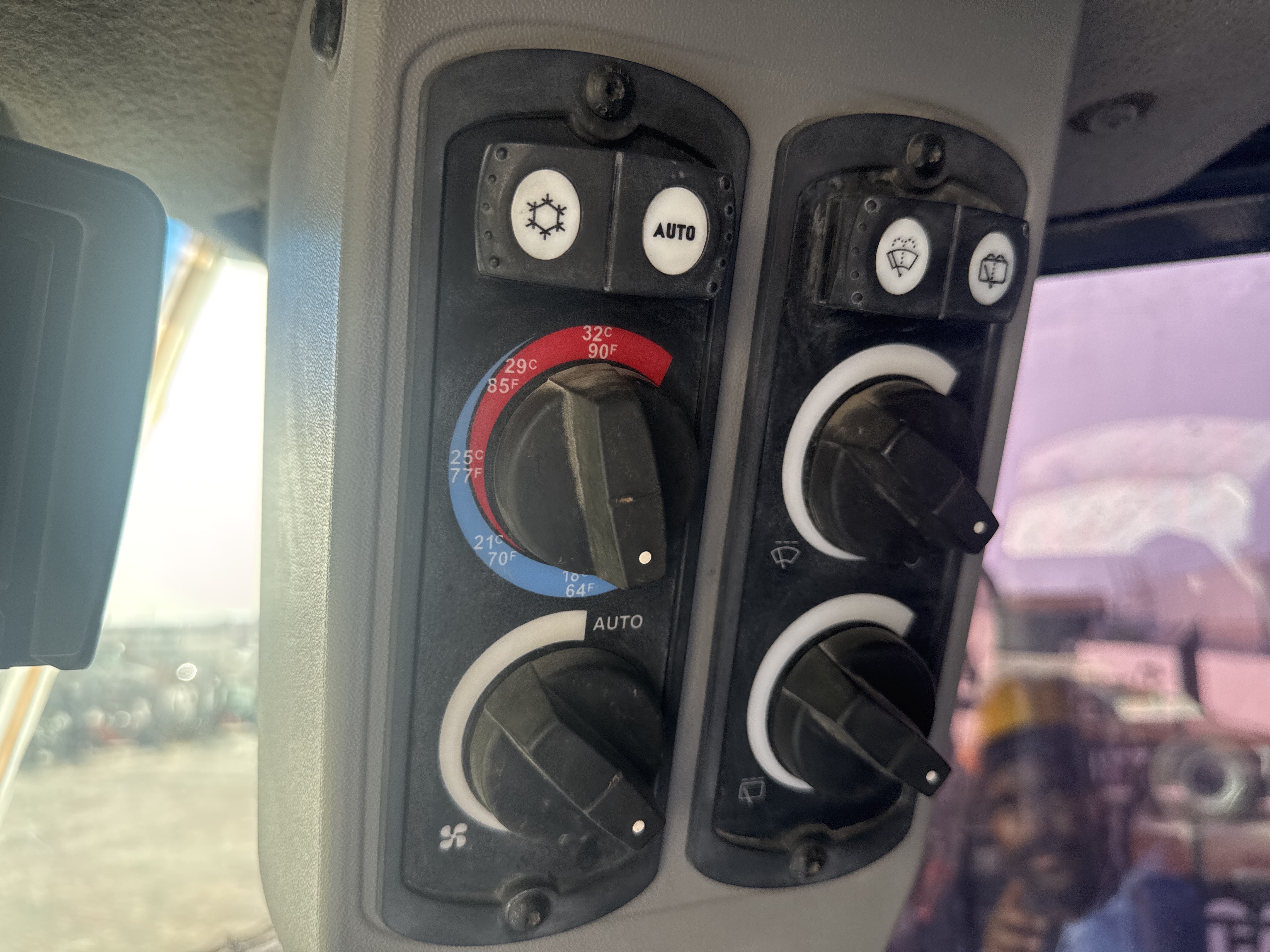 WHL-014-Cat-980K-Wheel-loaders-inspection-Air-conditioning-A/C-control-panel-1