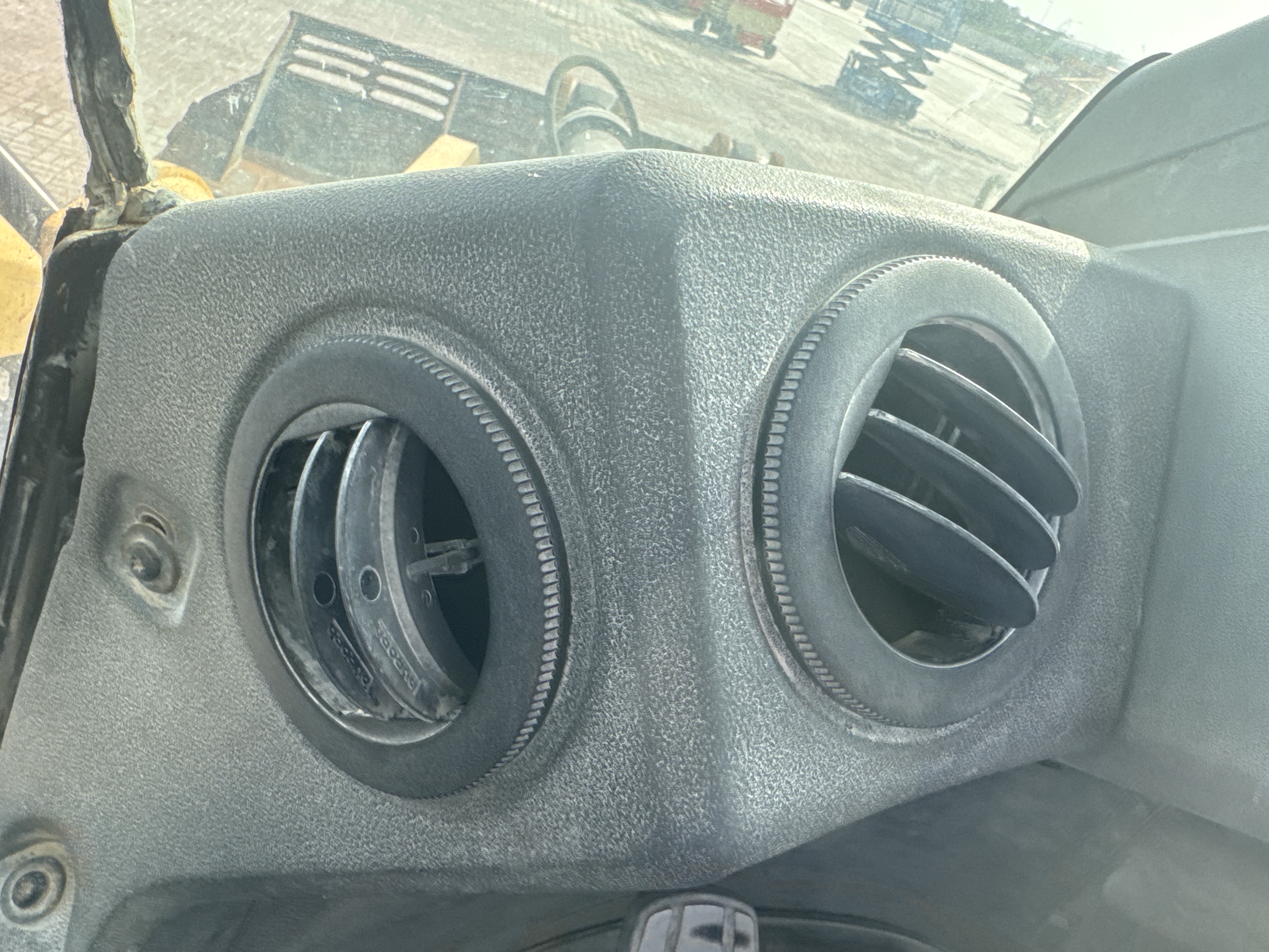 WHL-014-Cat-980K-Wheel-loaders-inspection-Air-conditioning-Vents-and-air-flow-1