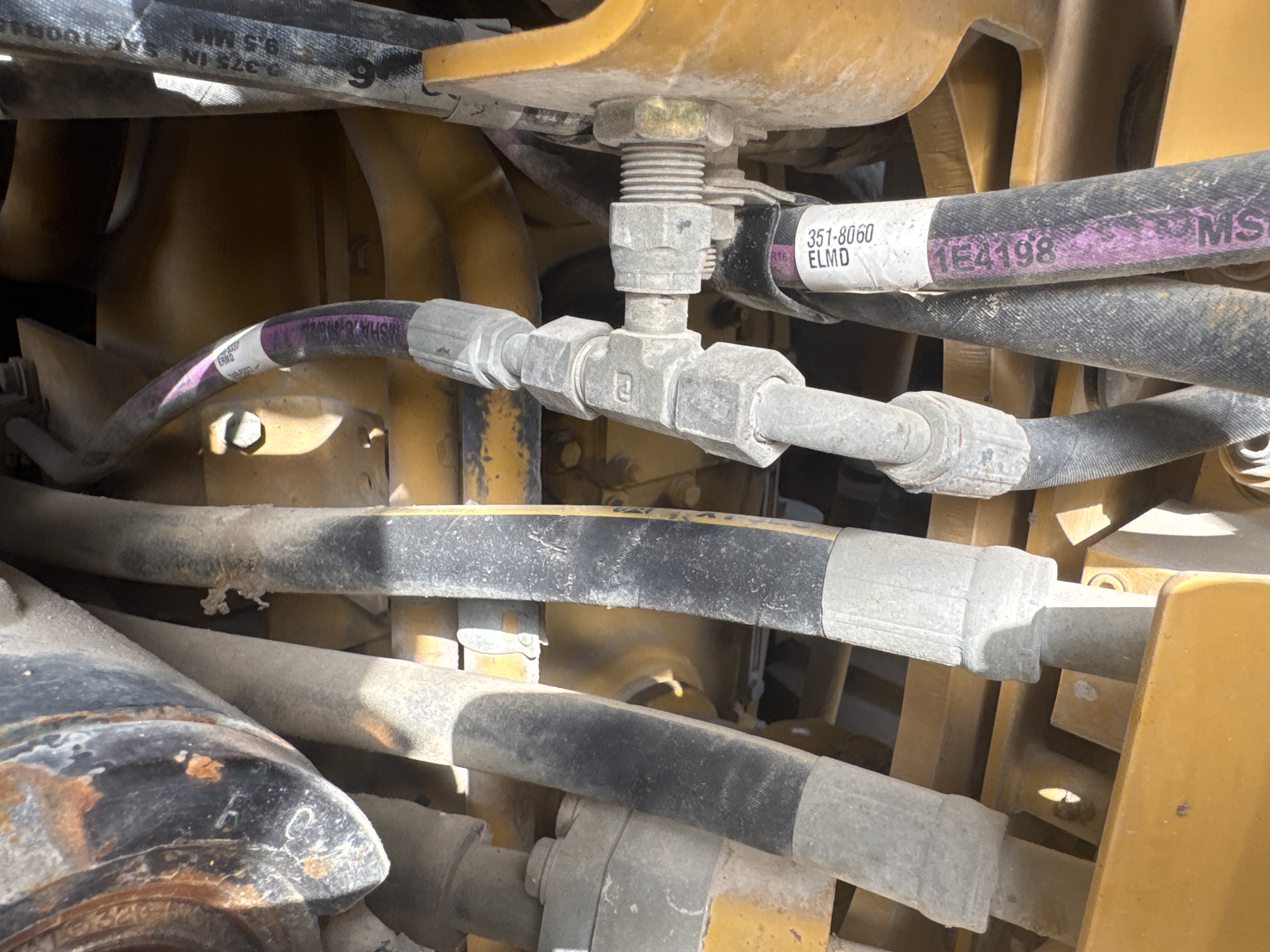 WHL-014-Cat-980K-Wheel-loaders-inspection-Hydraulics-Hydraulic-hoses-and-lines-1