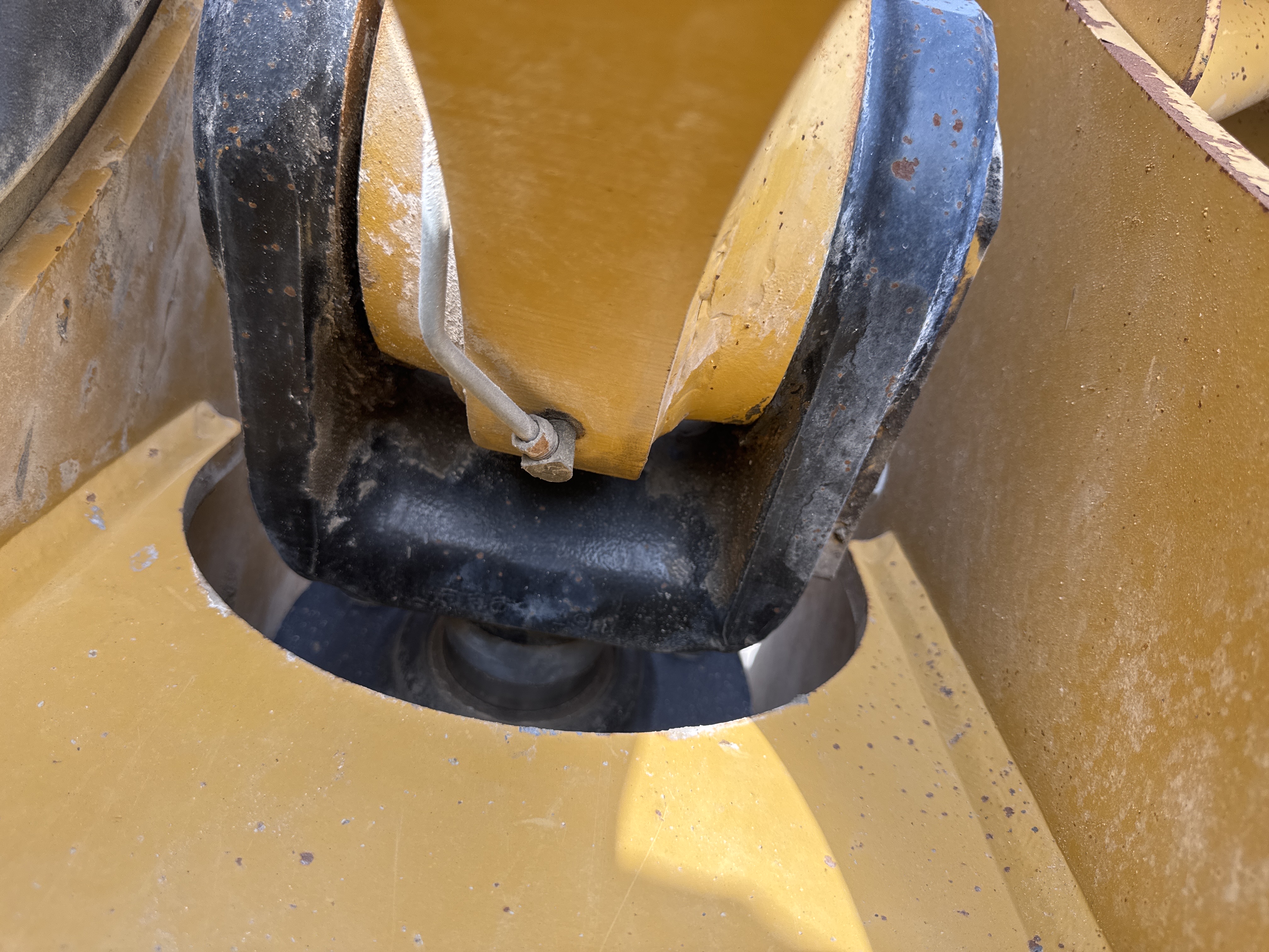 WHL-014-Cat-980K-Wheel-loaders-inspection-Hydraulics-Boom-lift-cylinder-1
