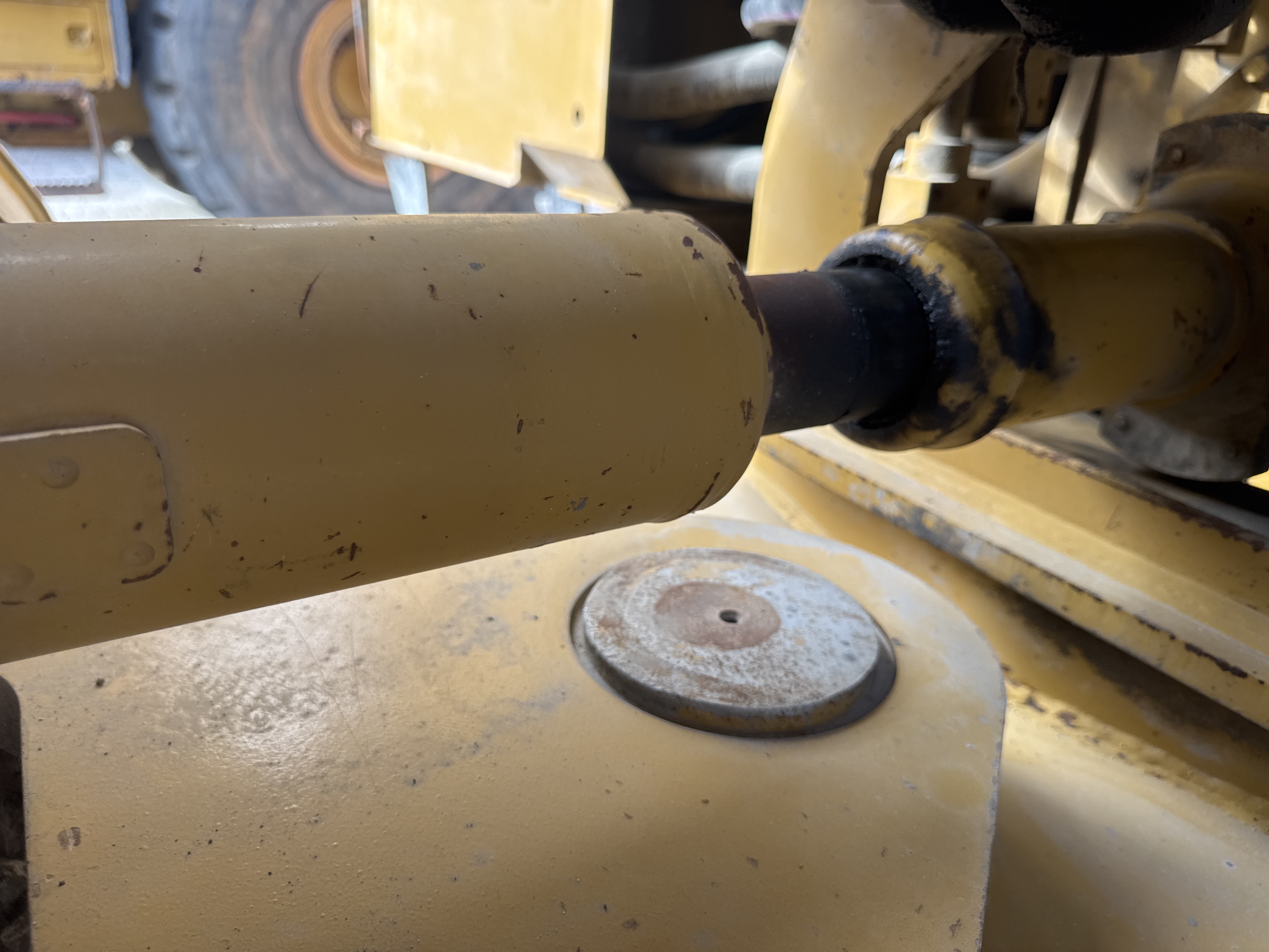 WHL-014-Cat-980K-Wheel-loaders-inspection-Drive-system-Propeller-shaft-1