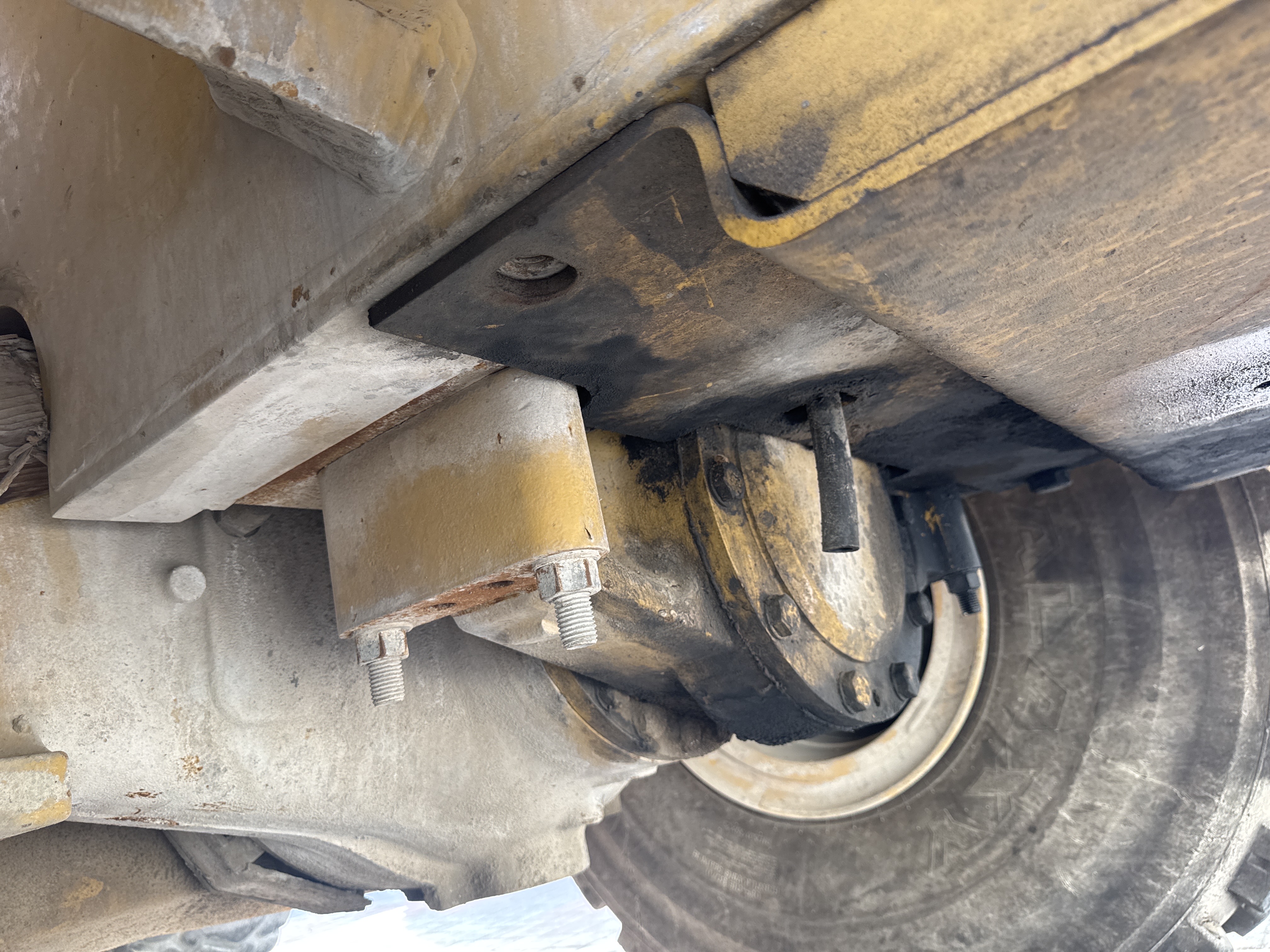 WHL-014-Cat-980K-Wheel-loaders-inspection-Drive-system-Axle-housing-1