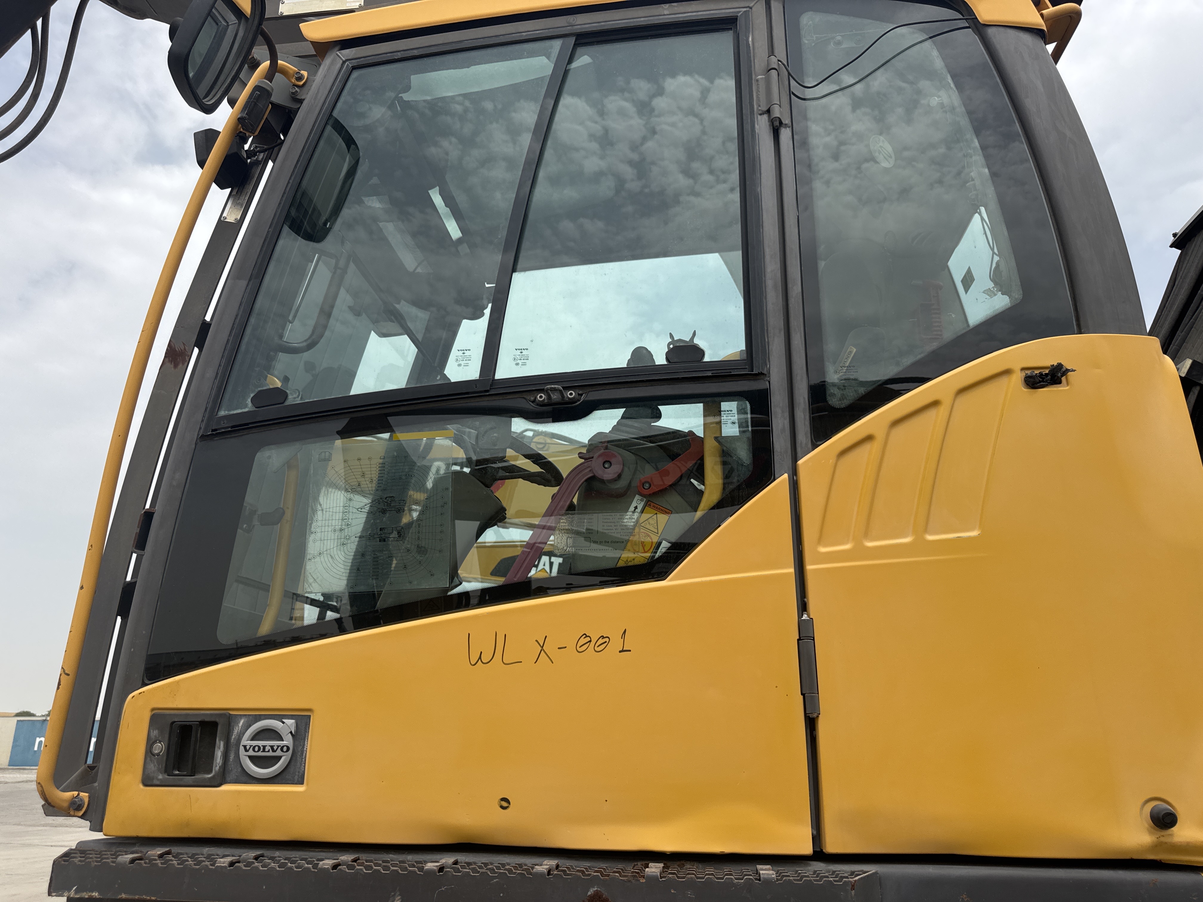 WLX-001-Volvo-EW160D-Wheel-excavators-inspection-Structure-Doors-1