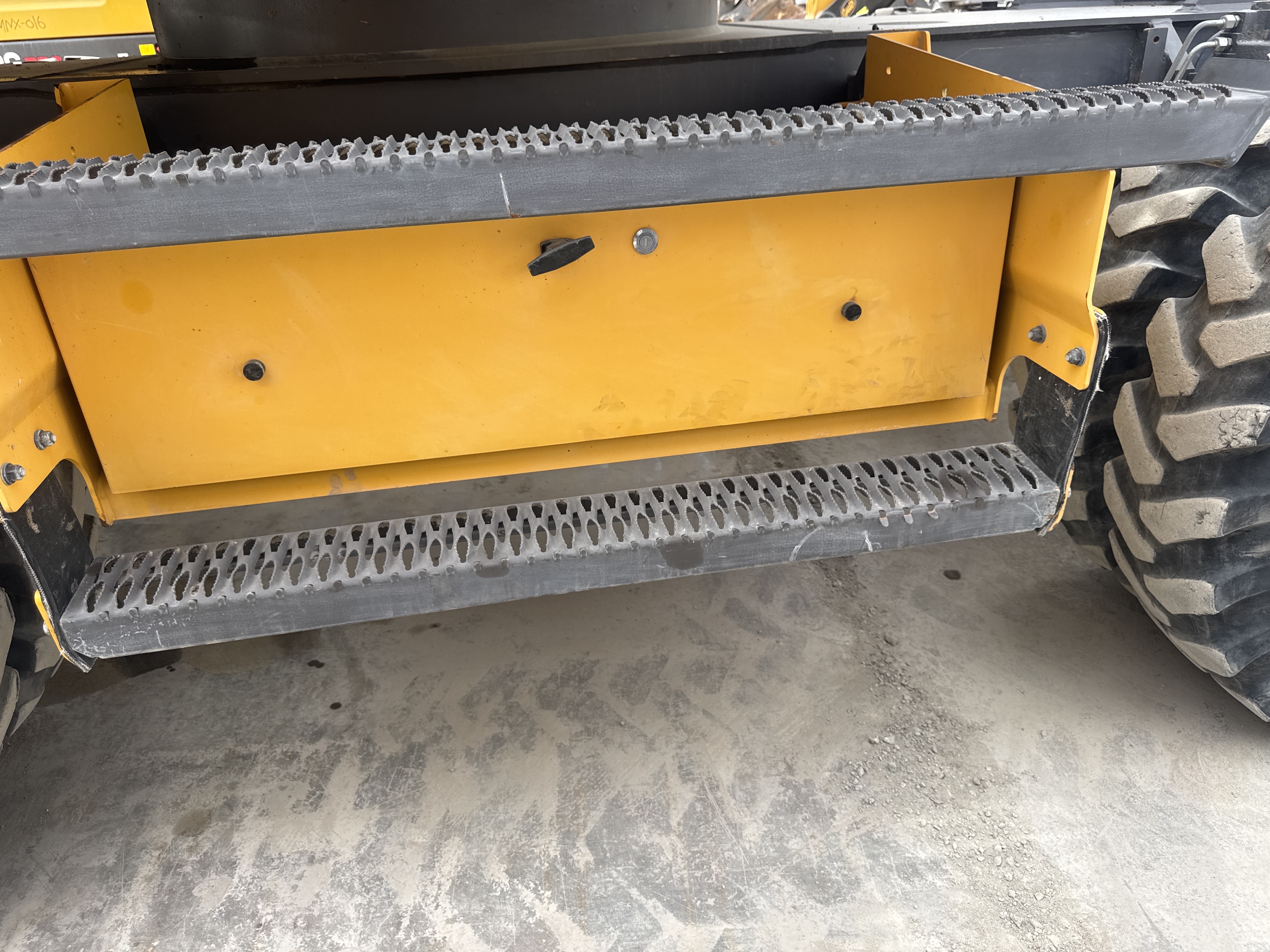 WLX-001-Volvo-EW160D-Wheel-excavators-inspection-Structure-Steps/ladders-1