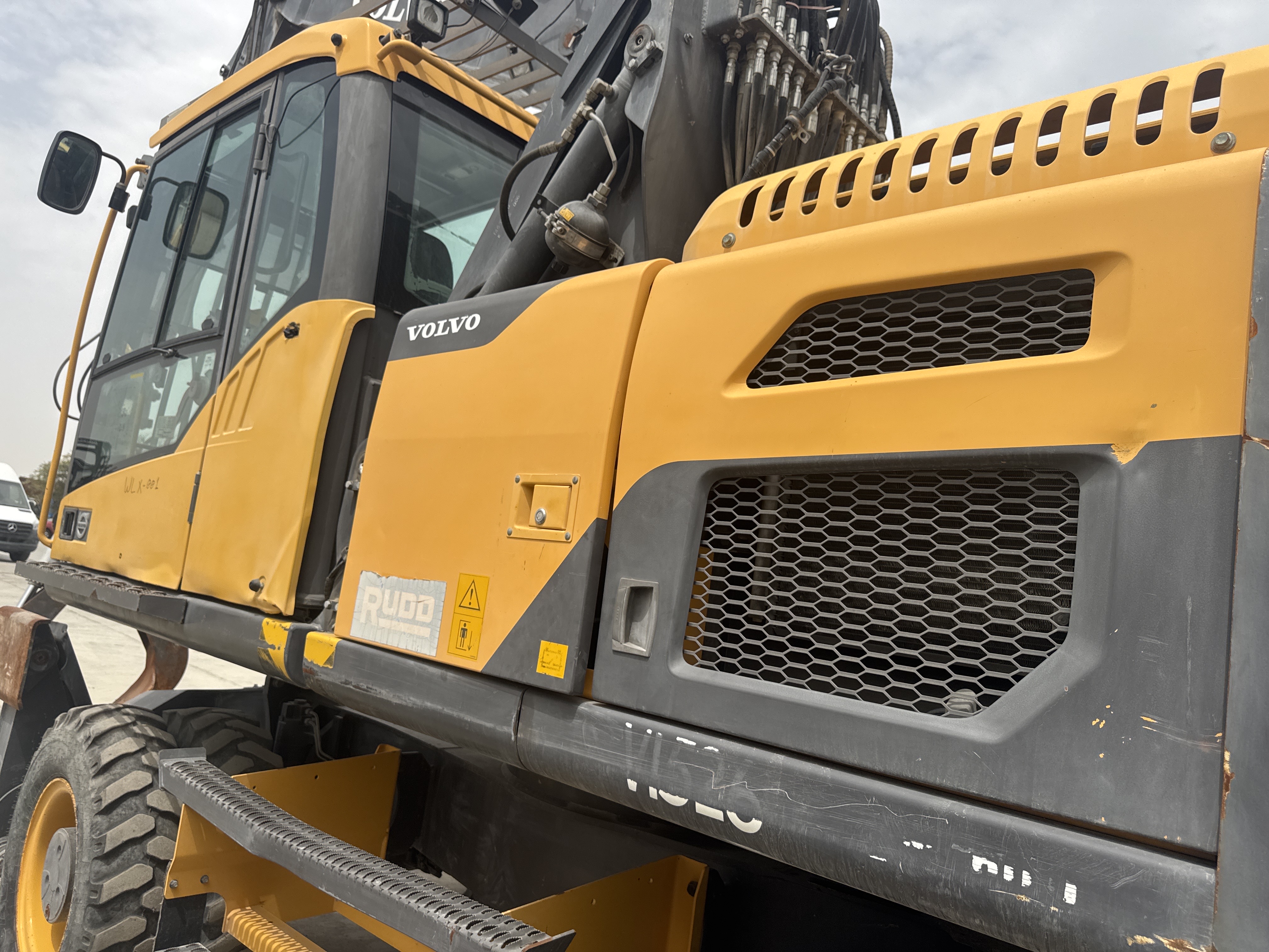 WLX-001-Volvo-EW160D-Wheel-excavators-inspection-Structure-Paint-1