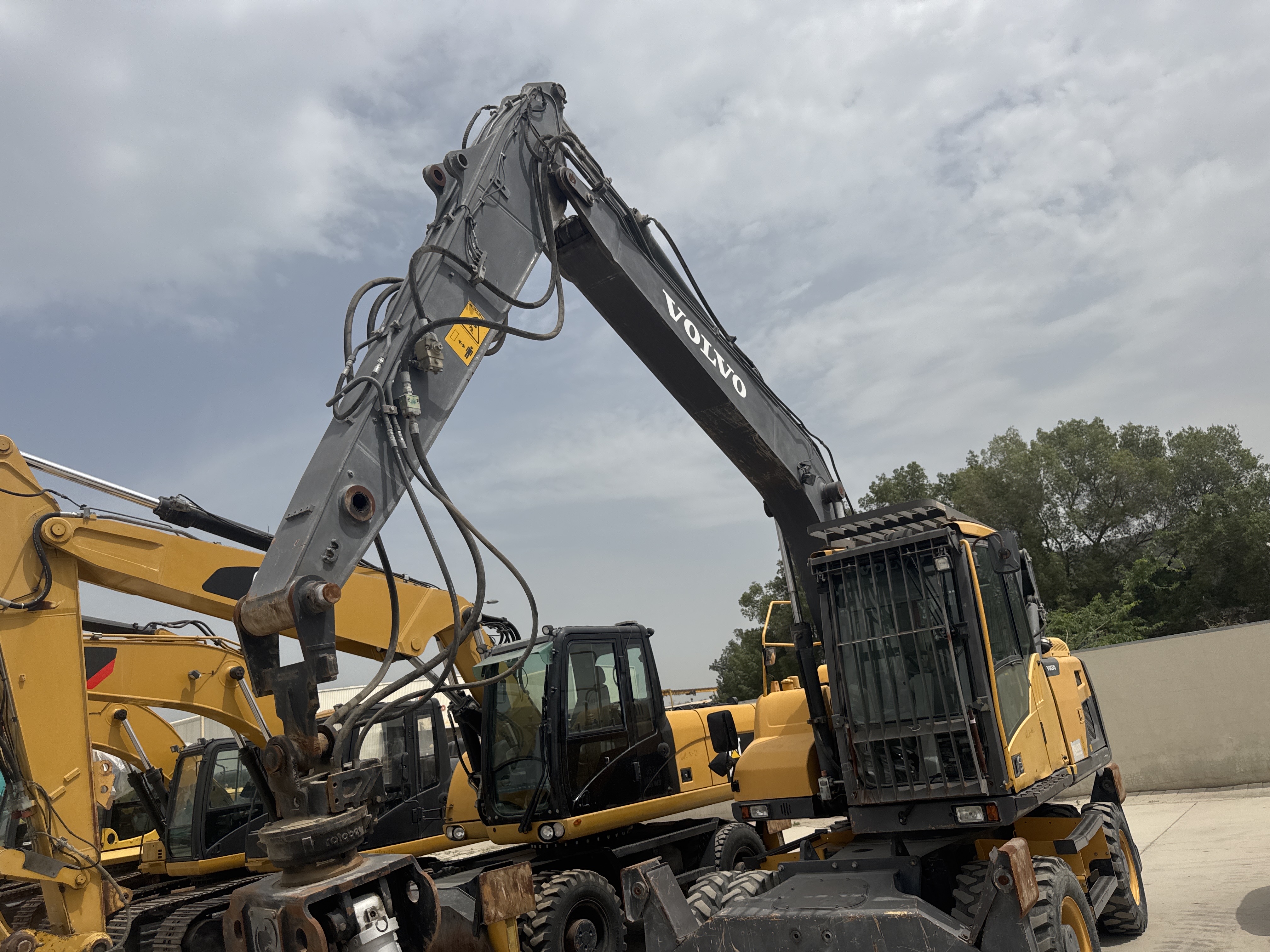 WLX-001-Volvo-EW160D-Wheel-excavators-inspection-Structure-Paint-1