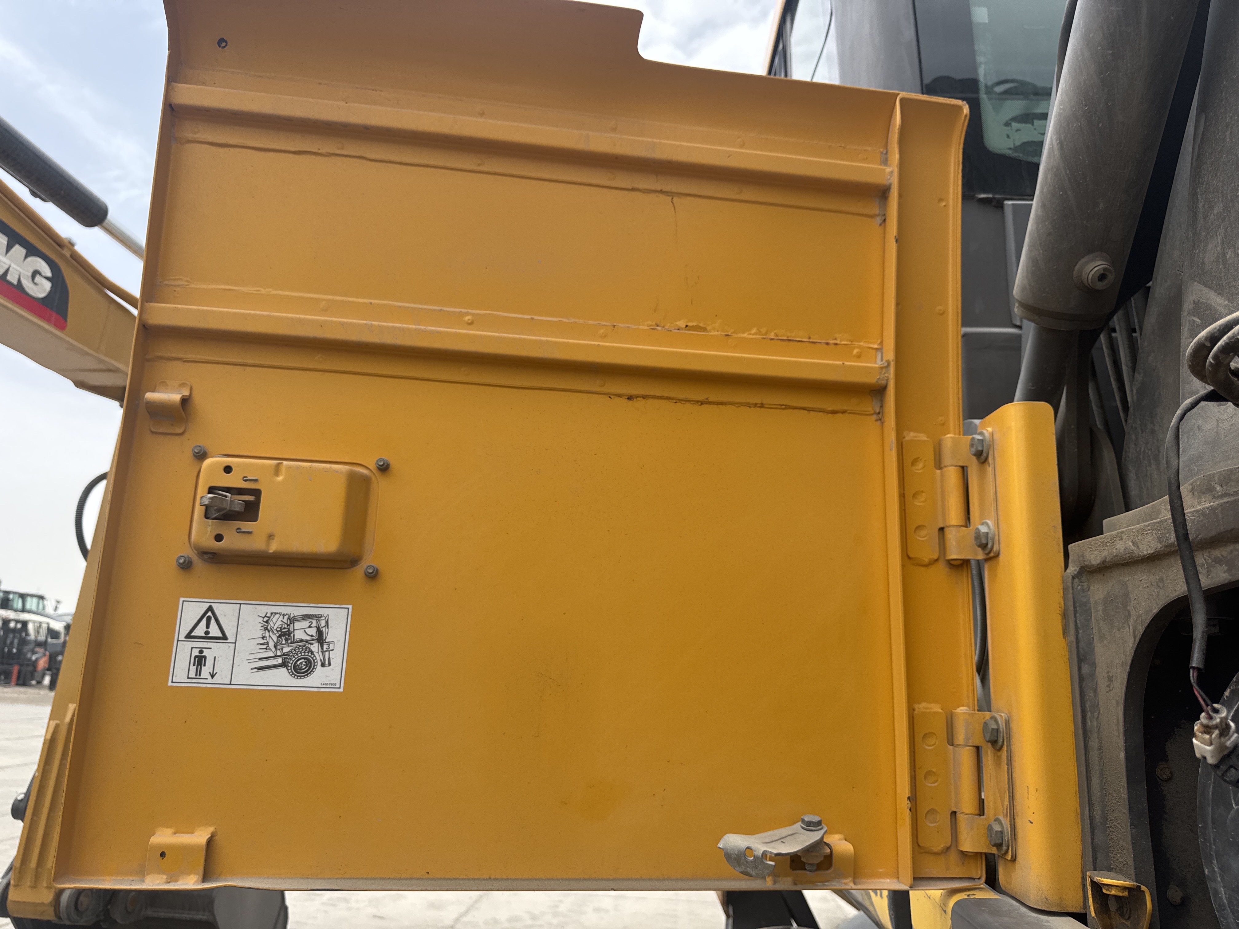 WLX-001-Volvo-EW160D-Wheel-excavators-inspection-Structure-Sheet-metal-(fiberglass)-1
