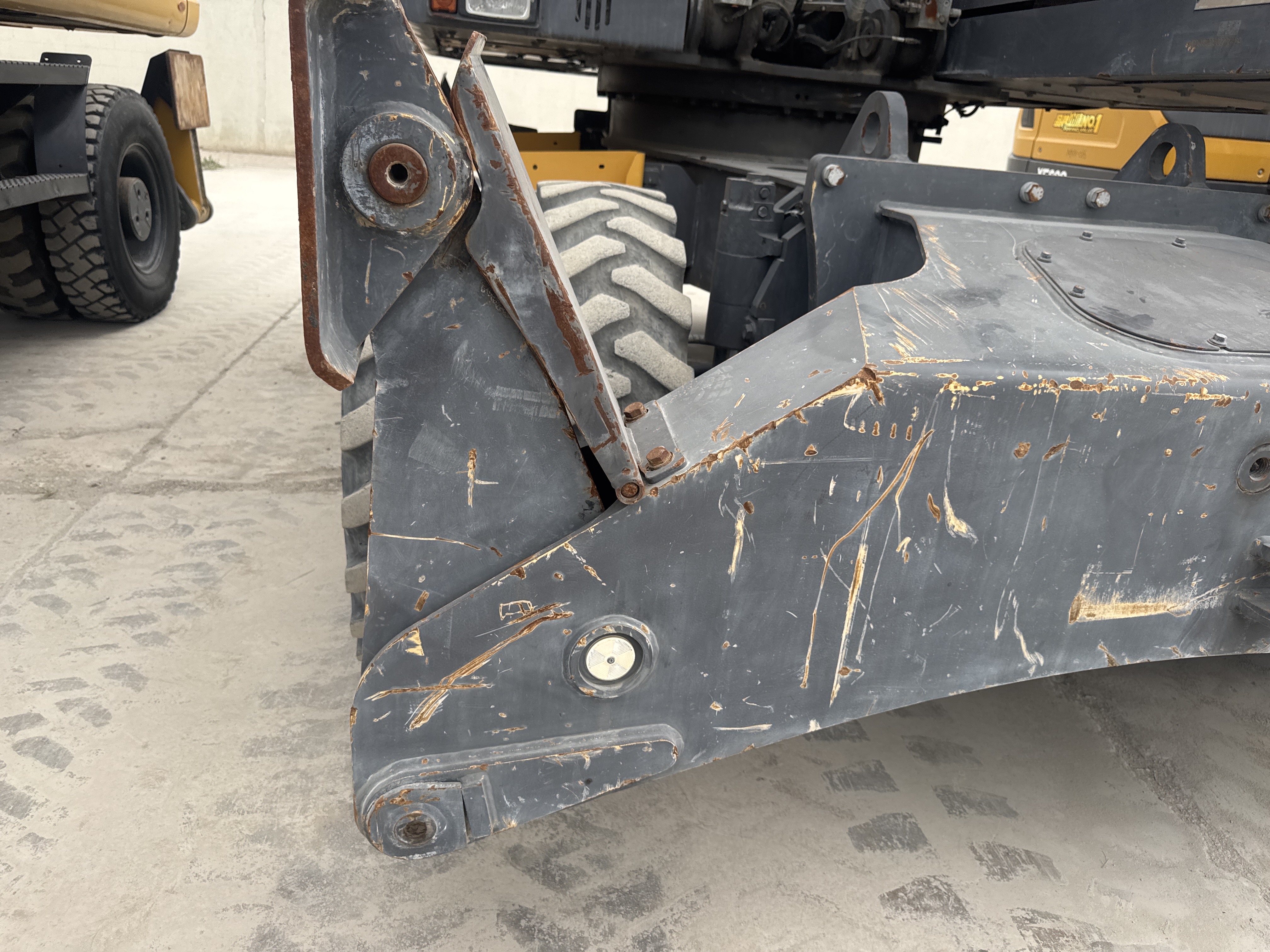 WLX-001-Volvo-EW160D-Wheel-excavators-inspection-Structure-Outriggers-1