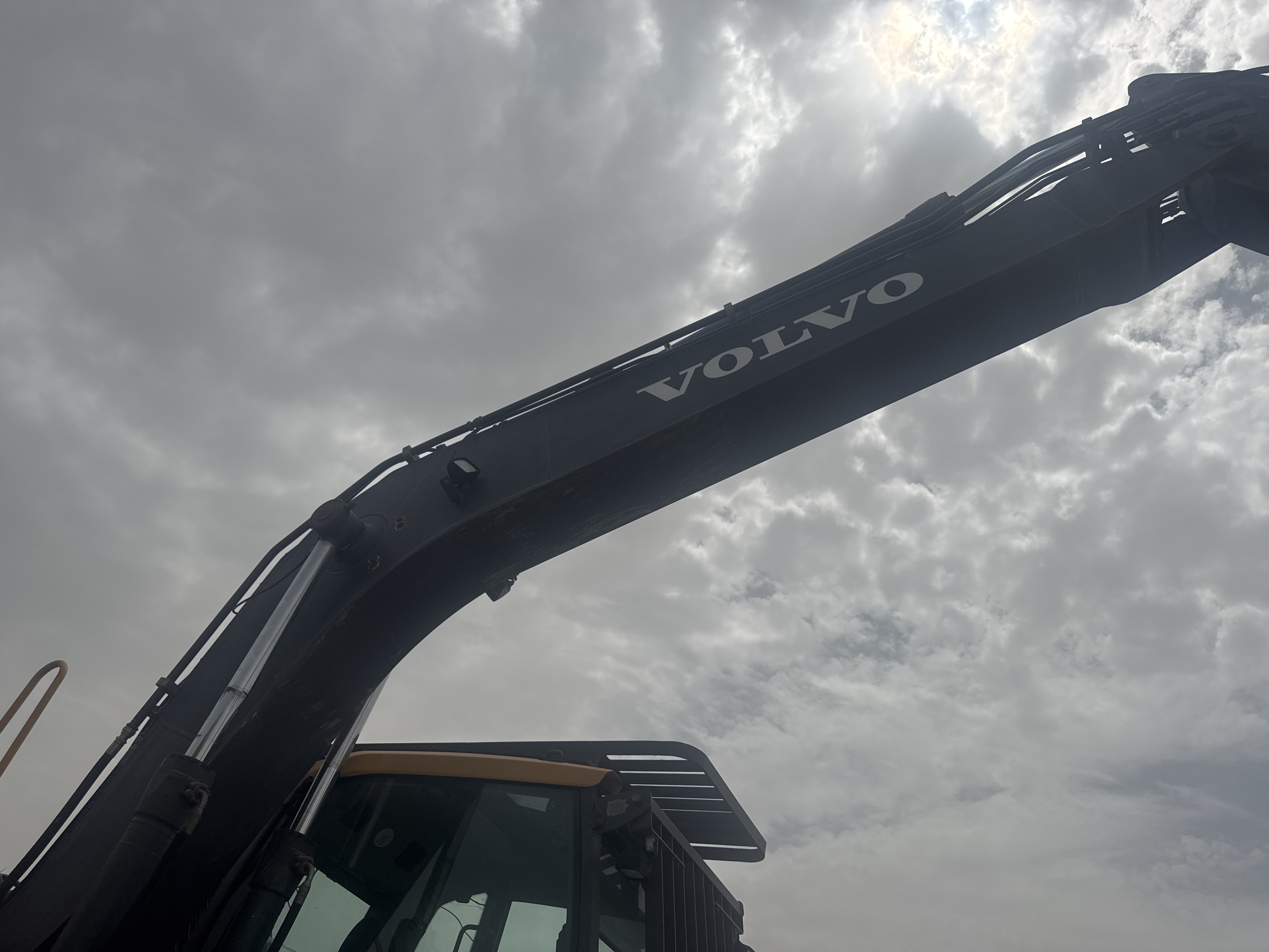 WLX-001-Volvo-EW160D-Wheel-excavators-inspection-Chassis-Boom-1