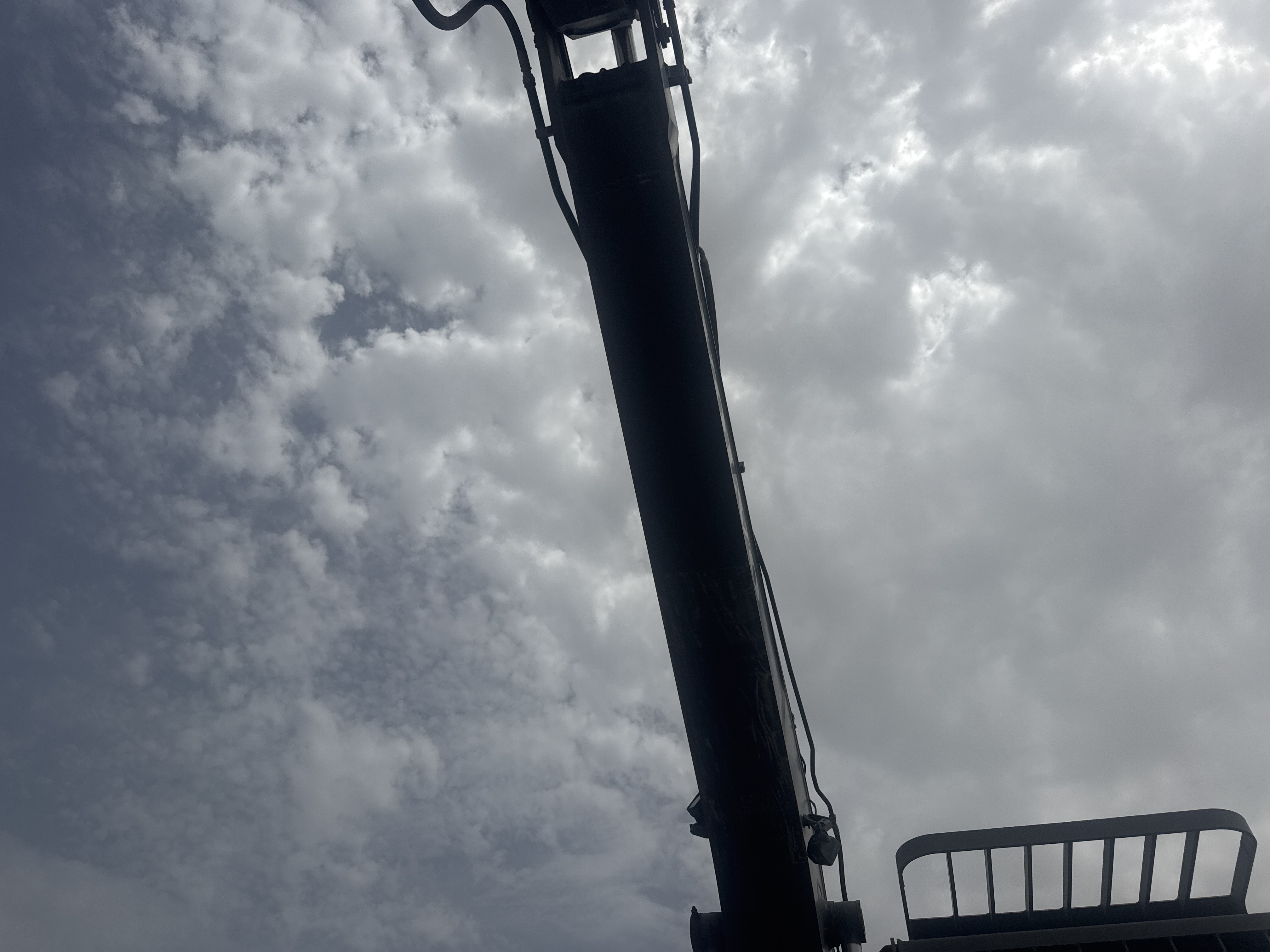WLX-001-Volvo-EW160D-Wheel-excavators-inspection-Chassis-Boom-1