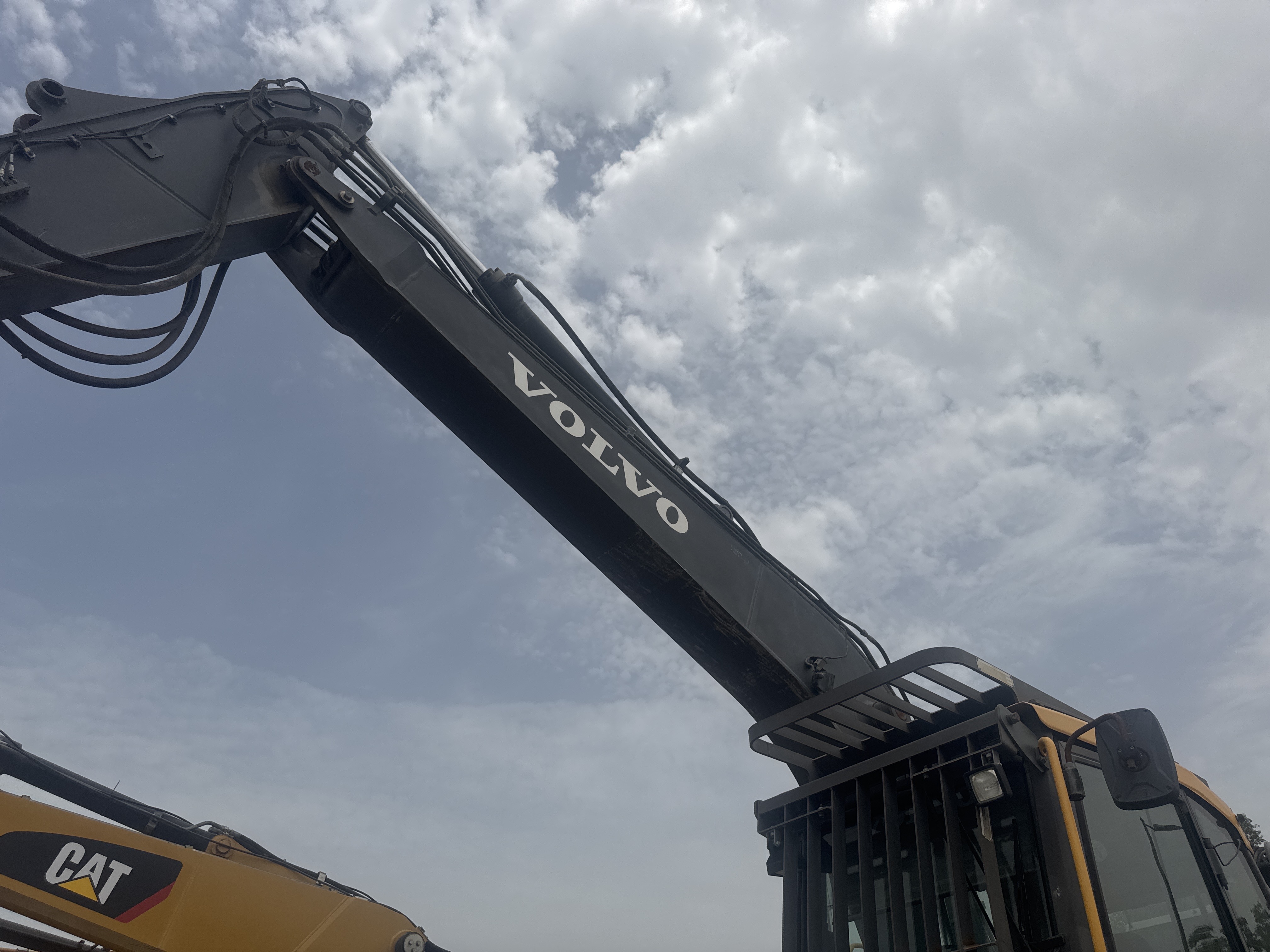 WLX-001-Volvo-EW160D-Wheel-excavators-inspection-Chassis-Boom-1