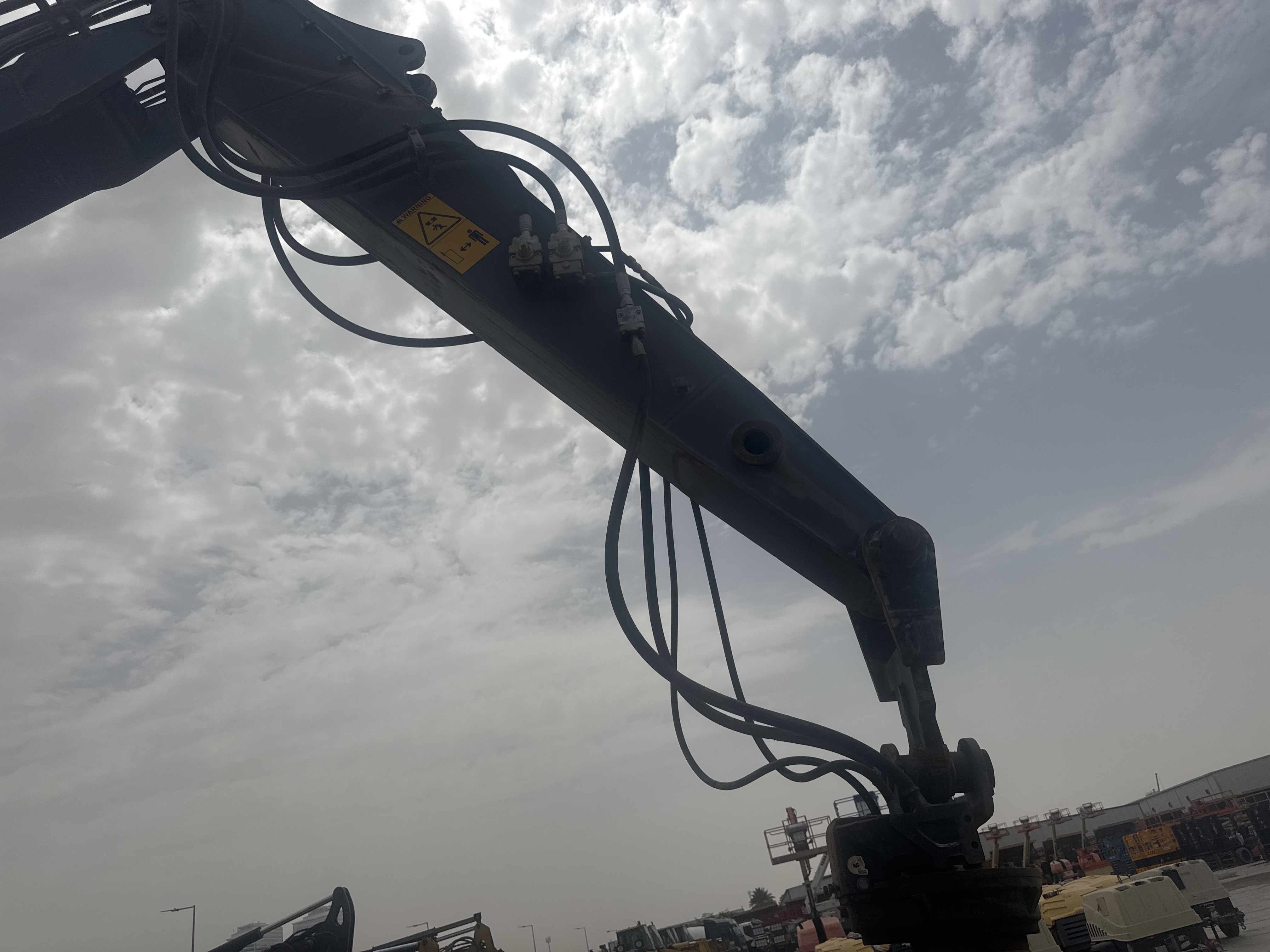 WLX-001-Volvo-EW160D-Wheel-excavators-inspection-Chassis-Stick-1