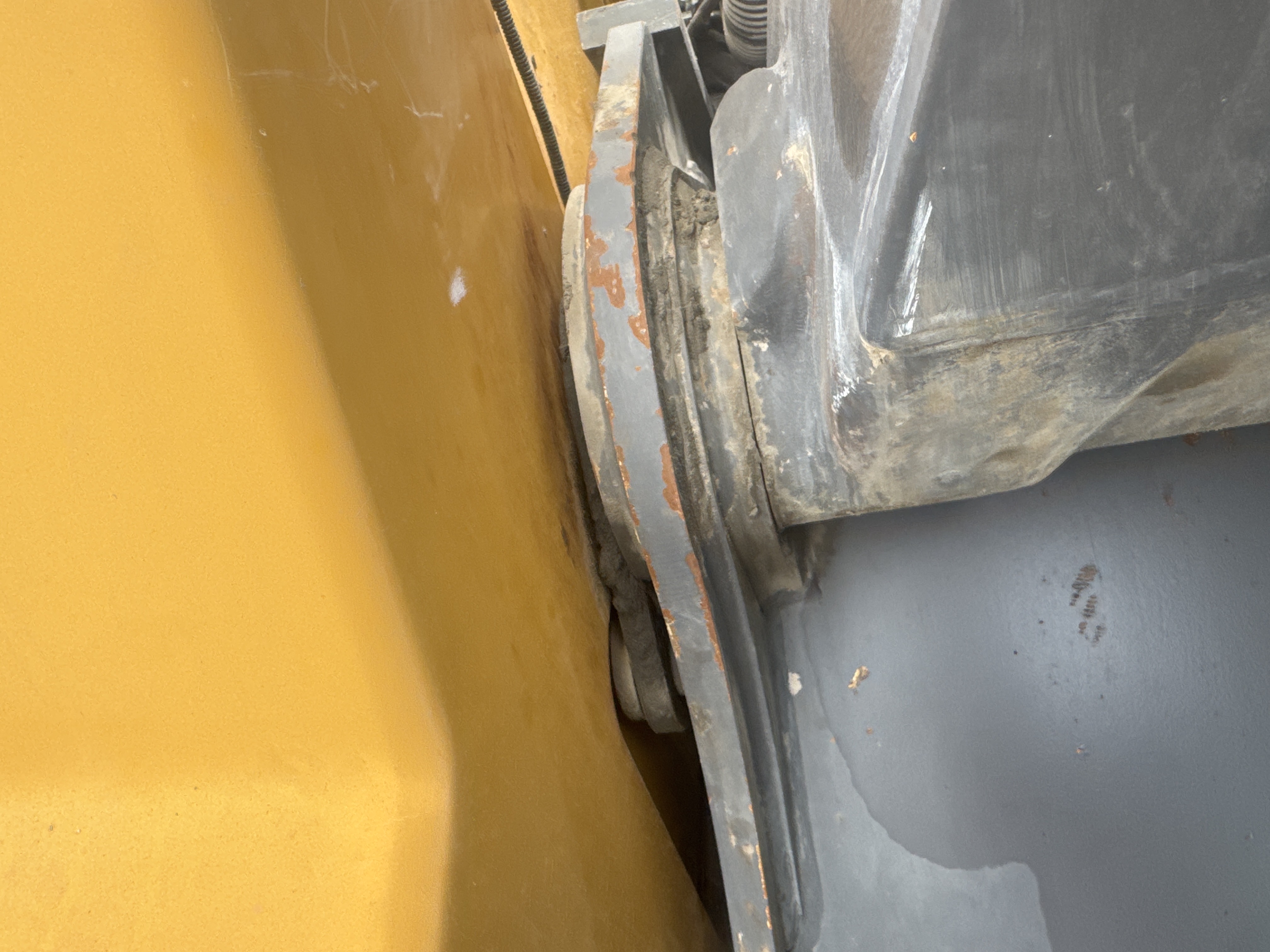 WLX-001-Volvo-EW160D-Wheel-excavators-inspection-Chassis-Boom-base-pin-and-bushings-1