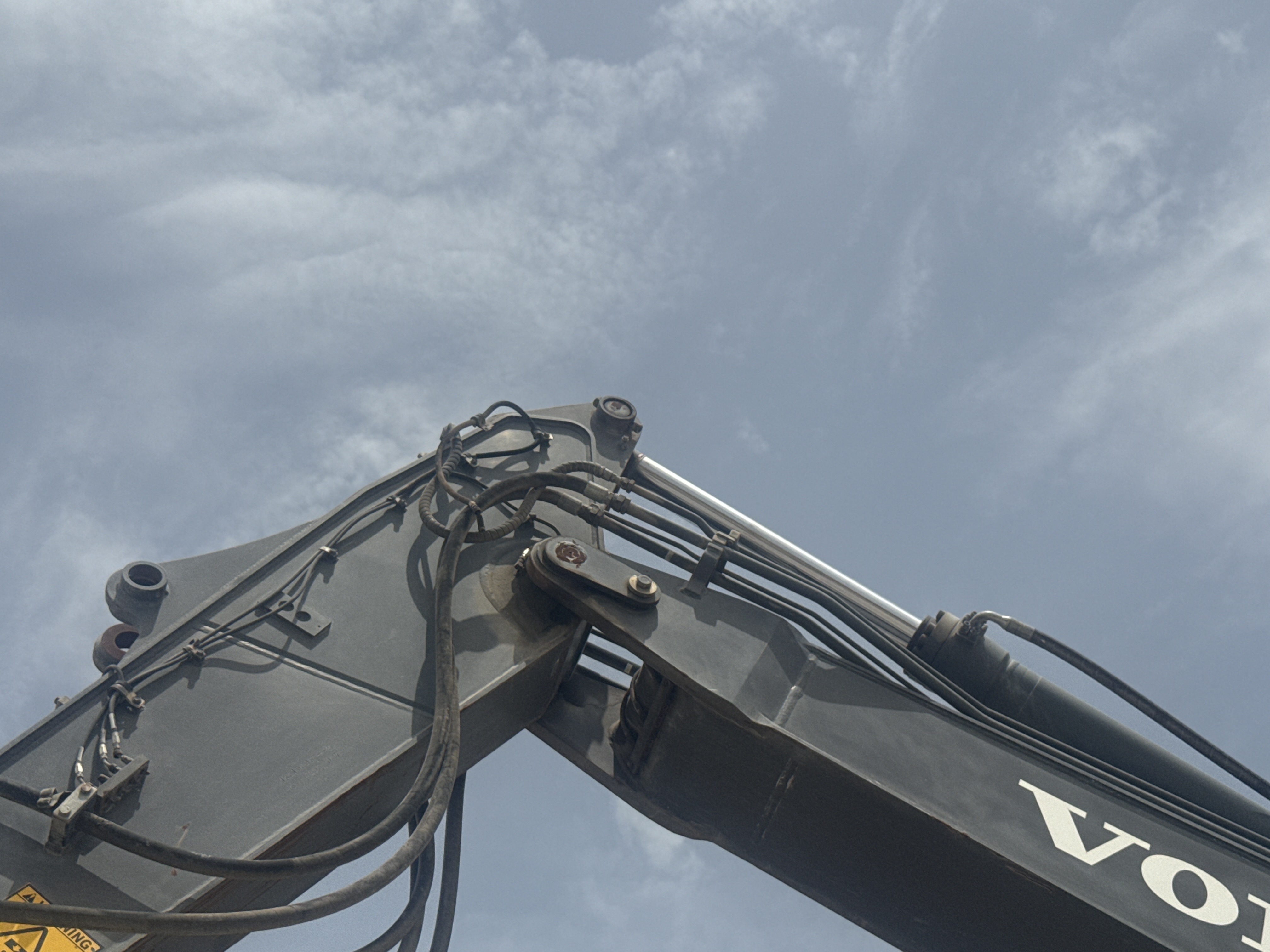 WLX-001-Volvo-EW160D-Wheel-excavators-inspection-Chassis-Pin-and-bushings-boom-to-stick-1