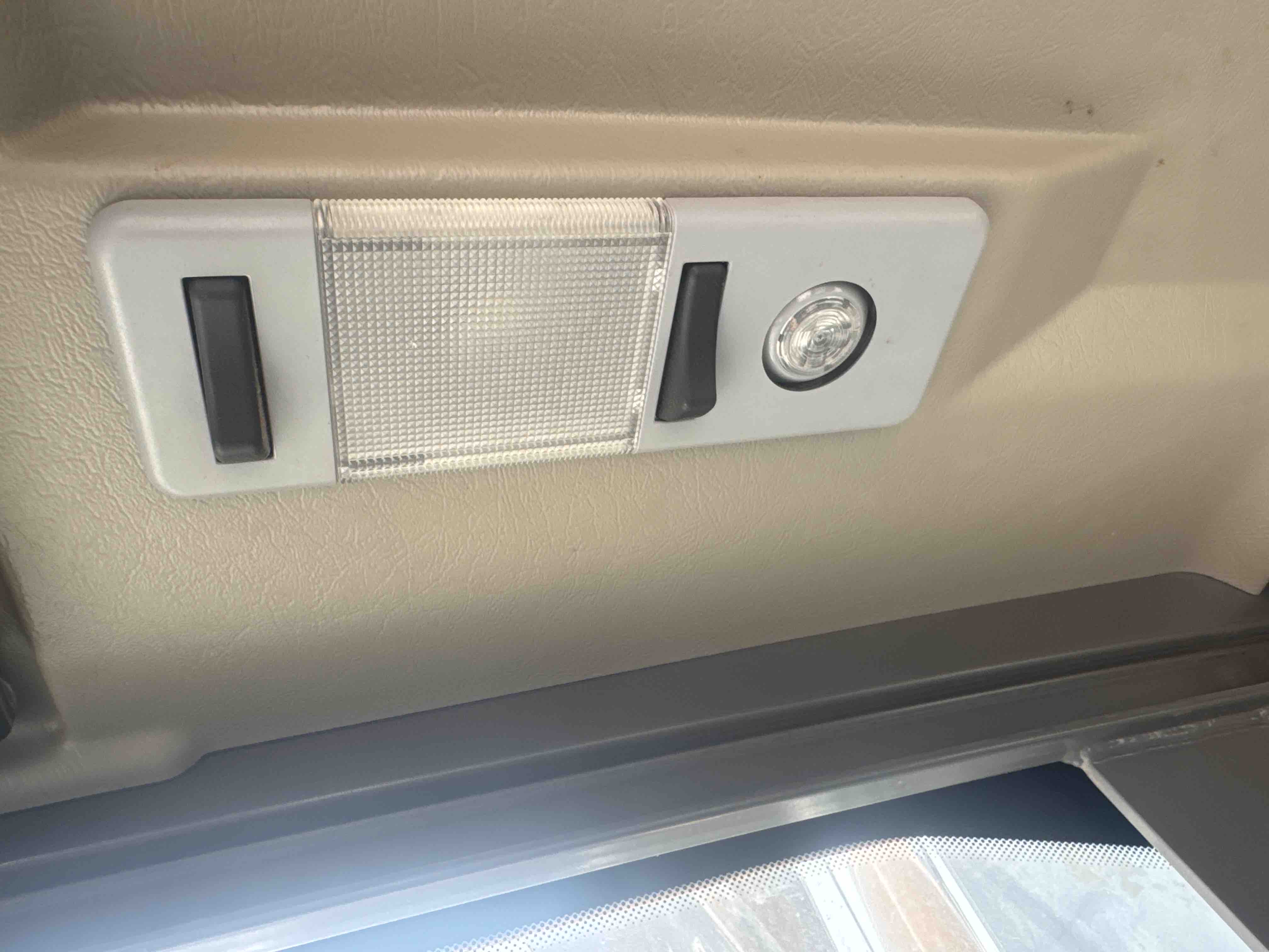 WLX-001-Volvo-EW160D-Wheel-excavators-inspection-Cabin-Cabin-light-1