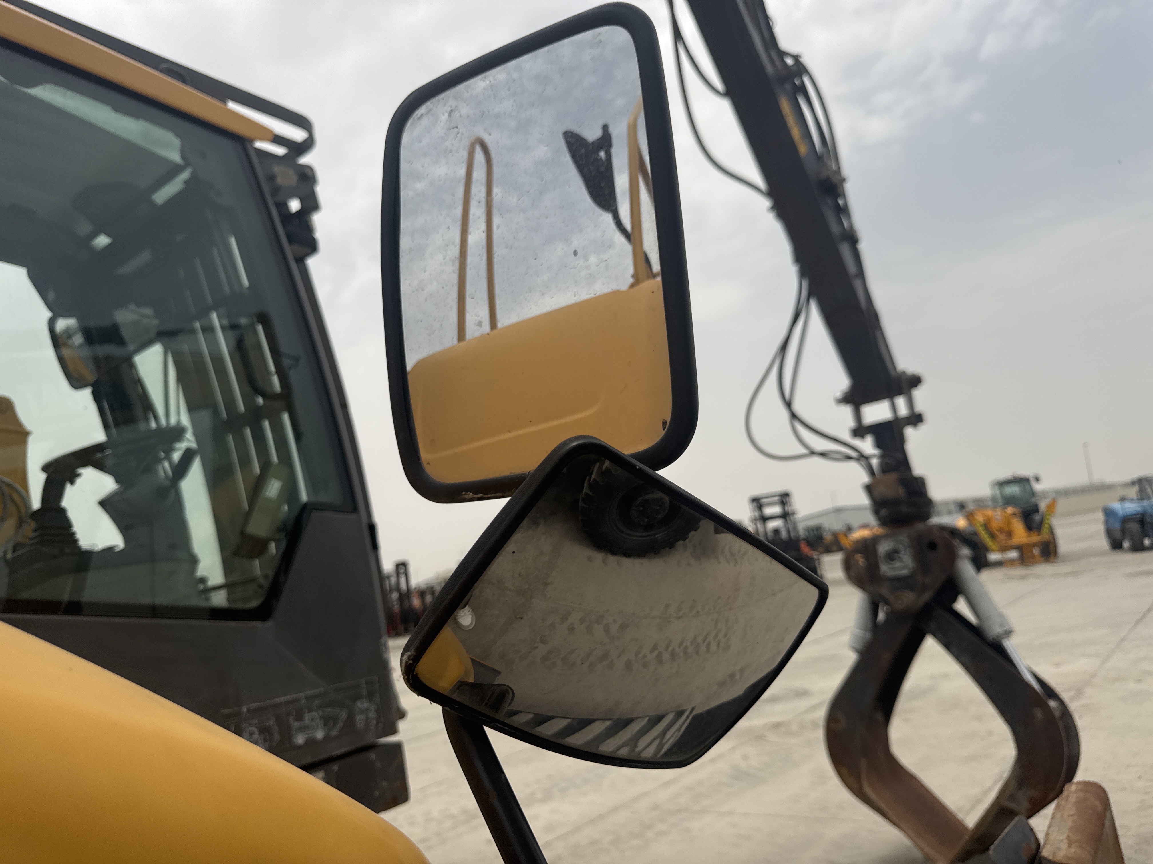 WLX-001-Volvo-EW160D-Wheel-excavators-inspection-Cabin-Mirrors-1