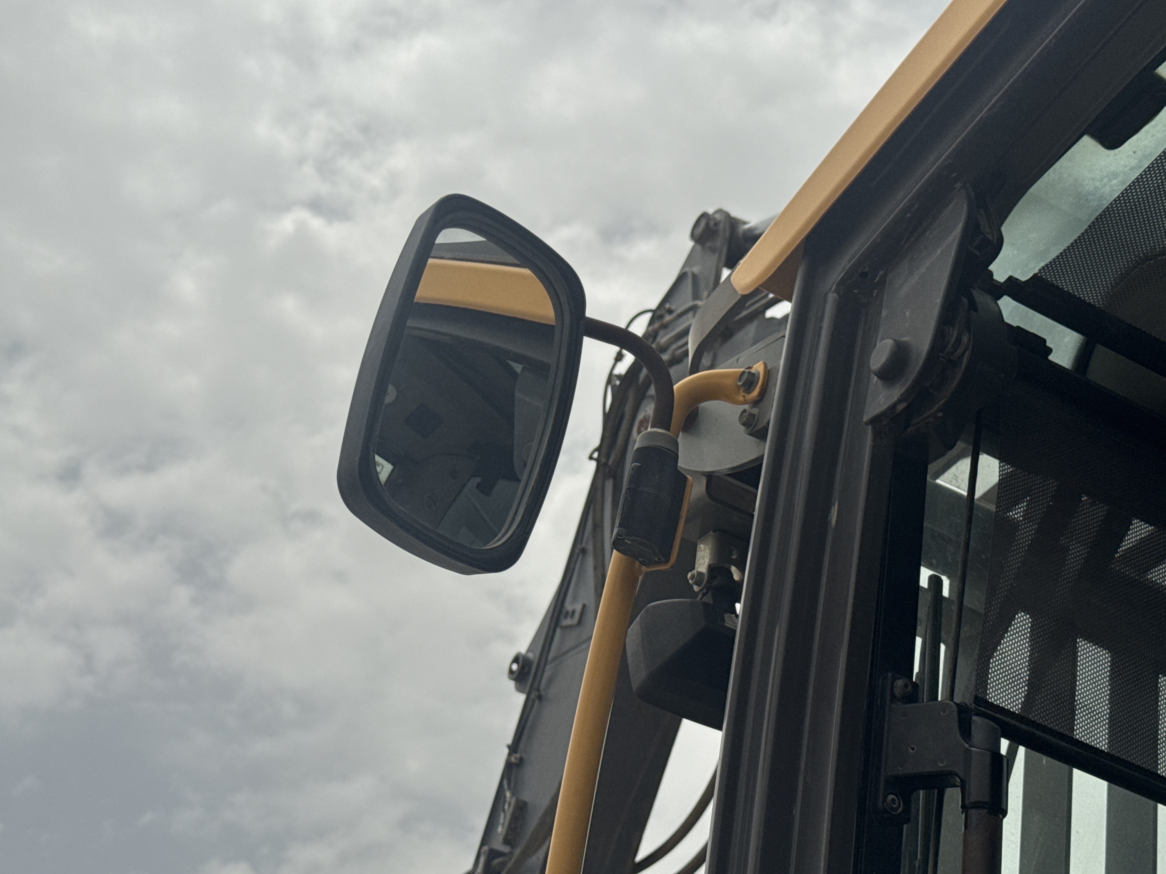 WLX-001-Volvo-EW160D-Wheel-excavators-inspection-Cabin-Mirrors-1