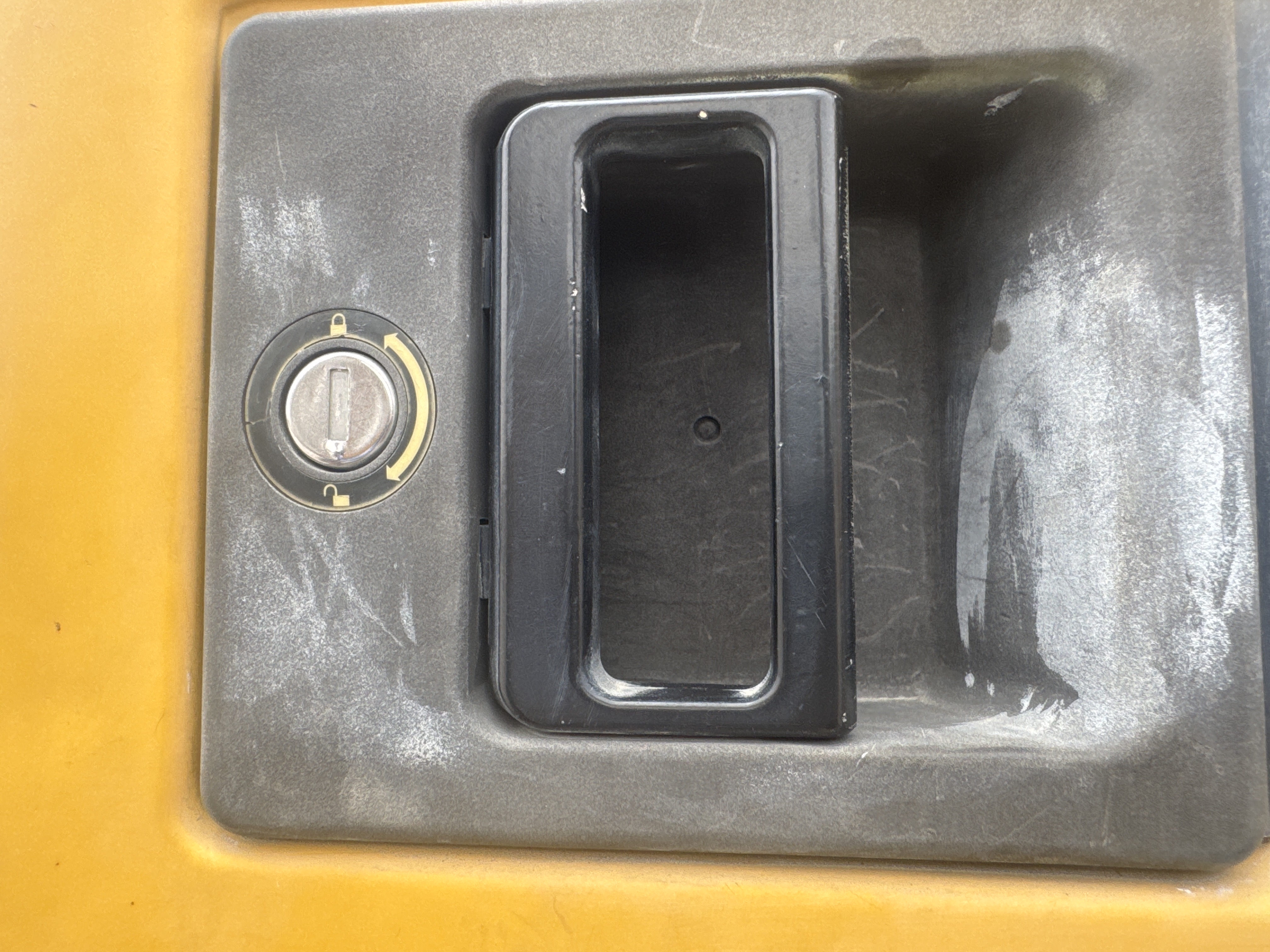 WLX-001-Volvo-EW160D-Wheel-excavators-inspection-Cabin-Door-handles-1