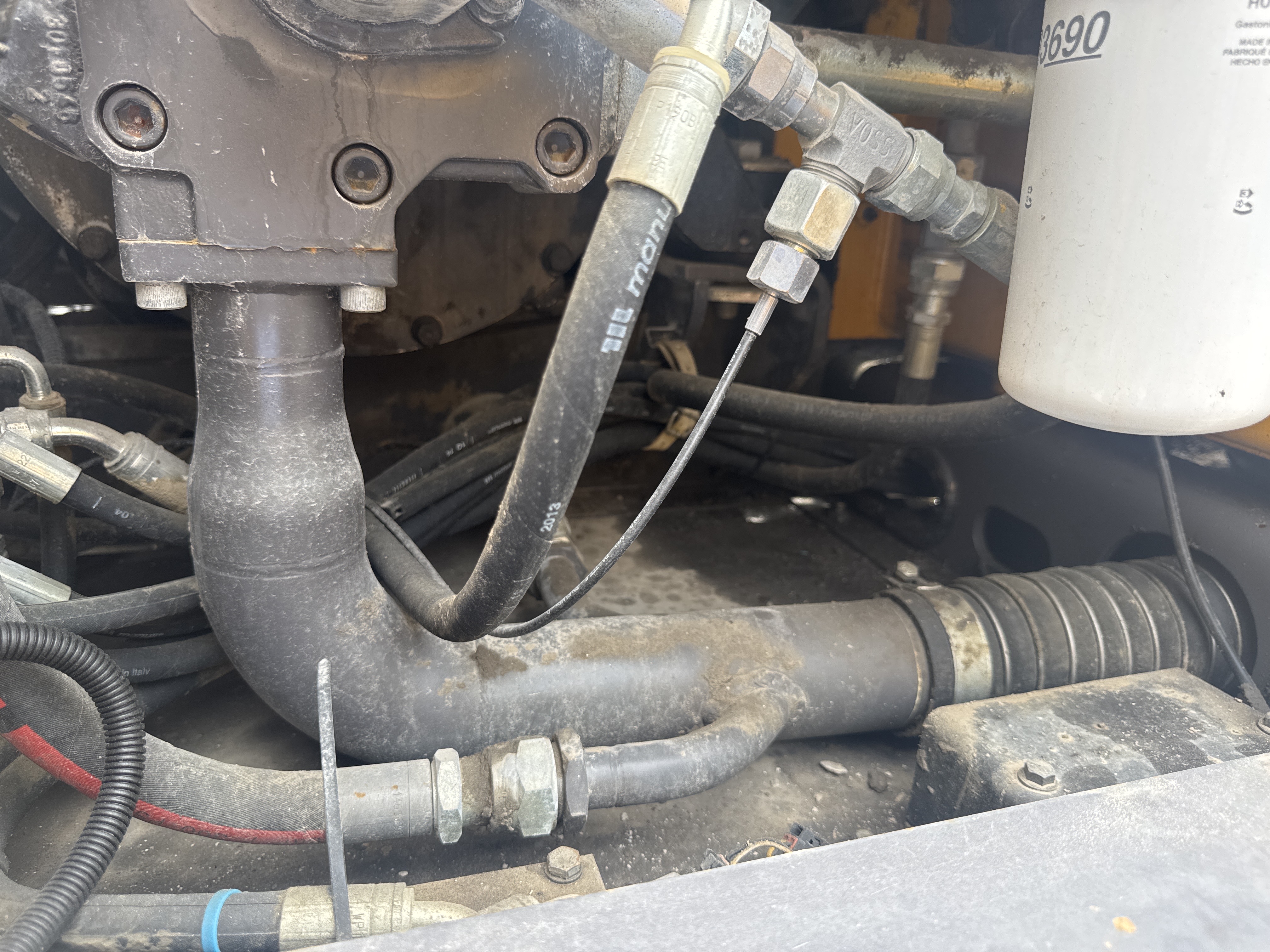 WLX-001-Volvo-EW160D-Wheel-excavators-inspection-Hydraulics-Hydraulic-hoses-and-lines-1
