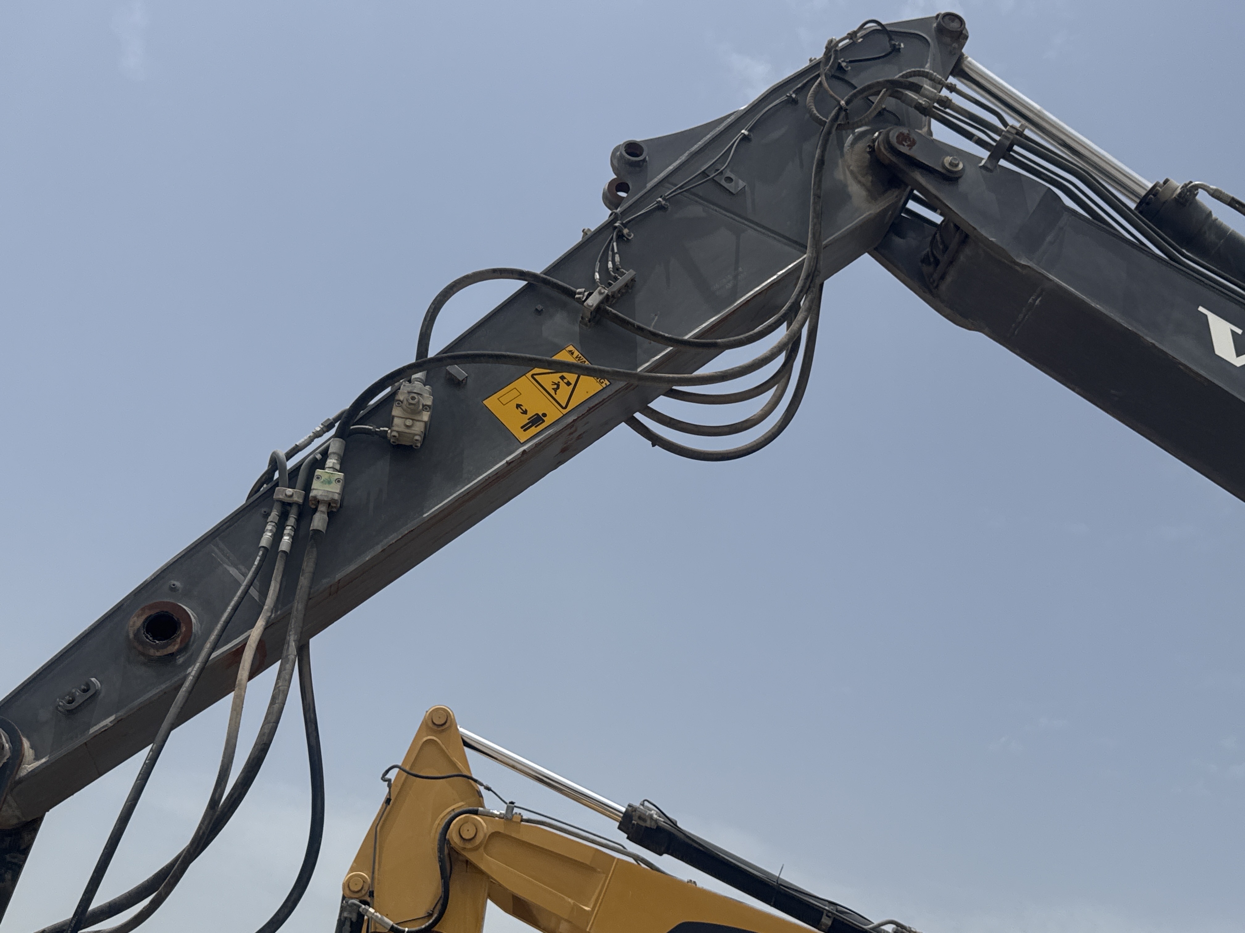 WLX-001-Volvo-EW160D-Wheel-excavators-inspection-Hydraulics-Attachment-piping-1