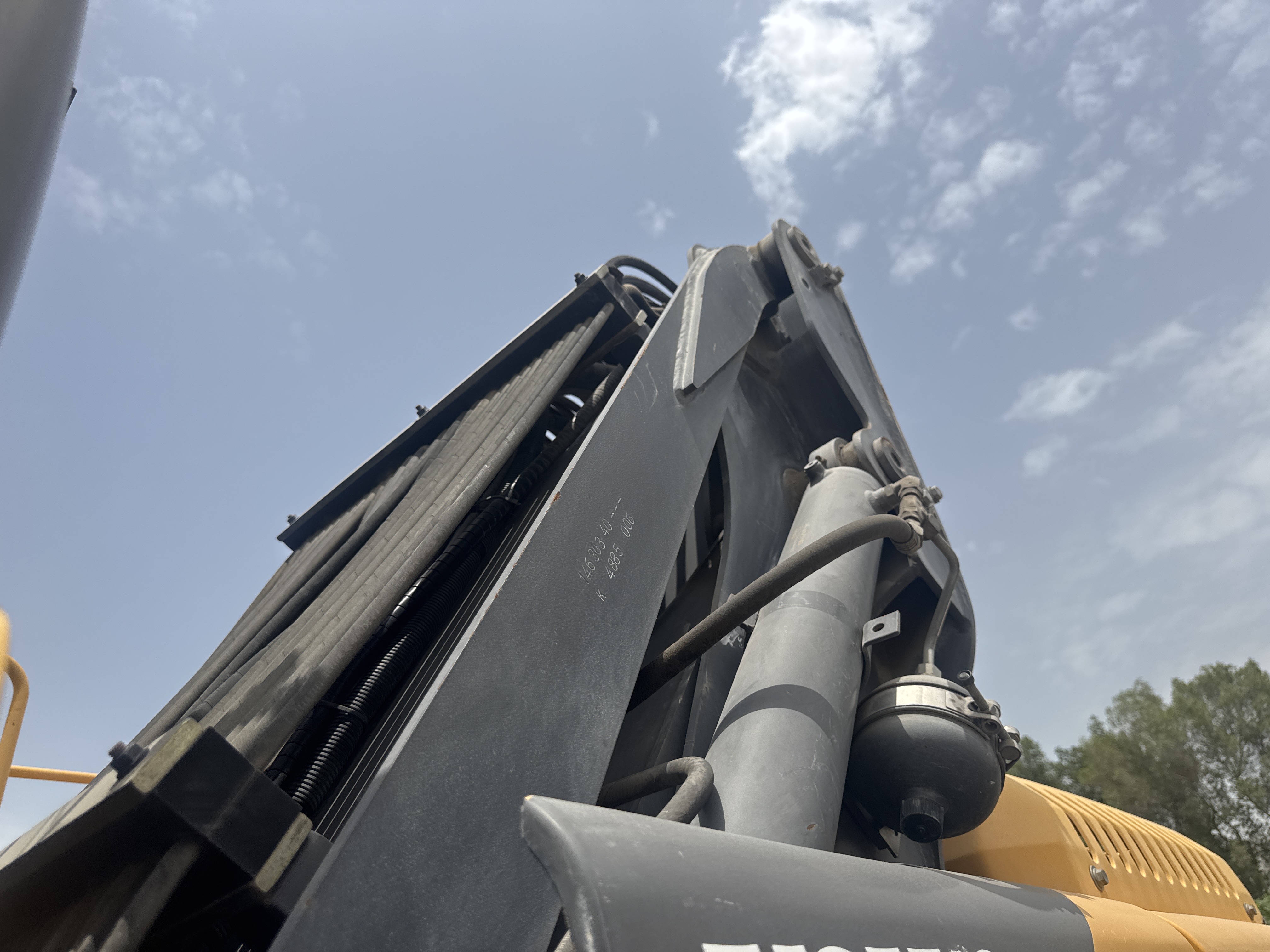 WLX-001-Volvo-EW160D-Wheel-excavators-inspection-Hydraulics-Attachment-piping-1