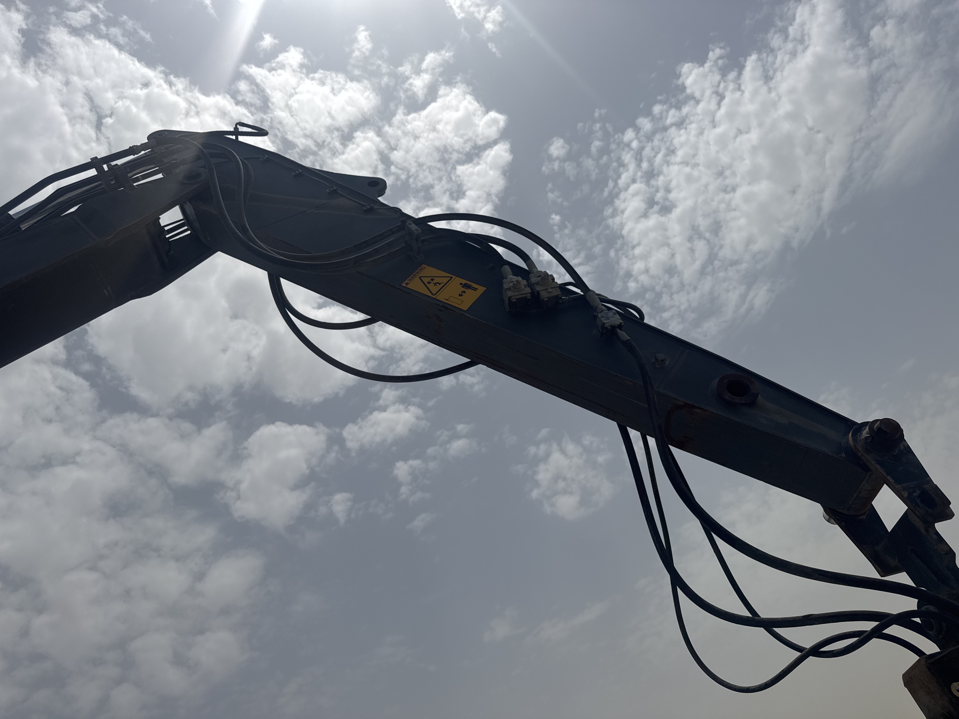 WLX-001-Volvo-EW160D-Wheel-excavators-inspection-Hydraulics-Attachment-piping-1