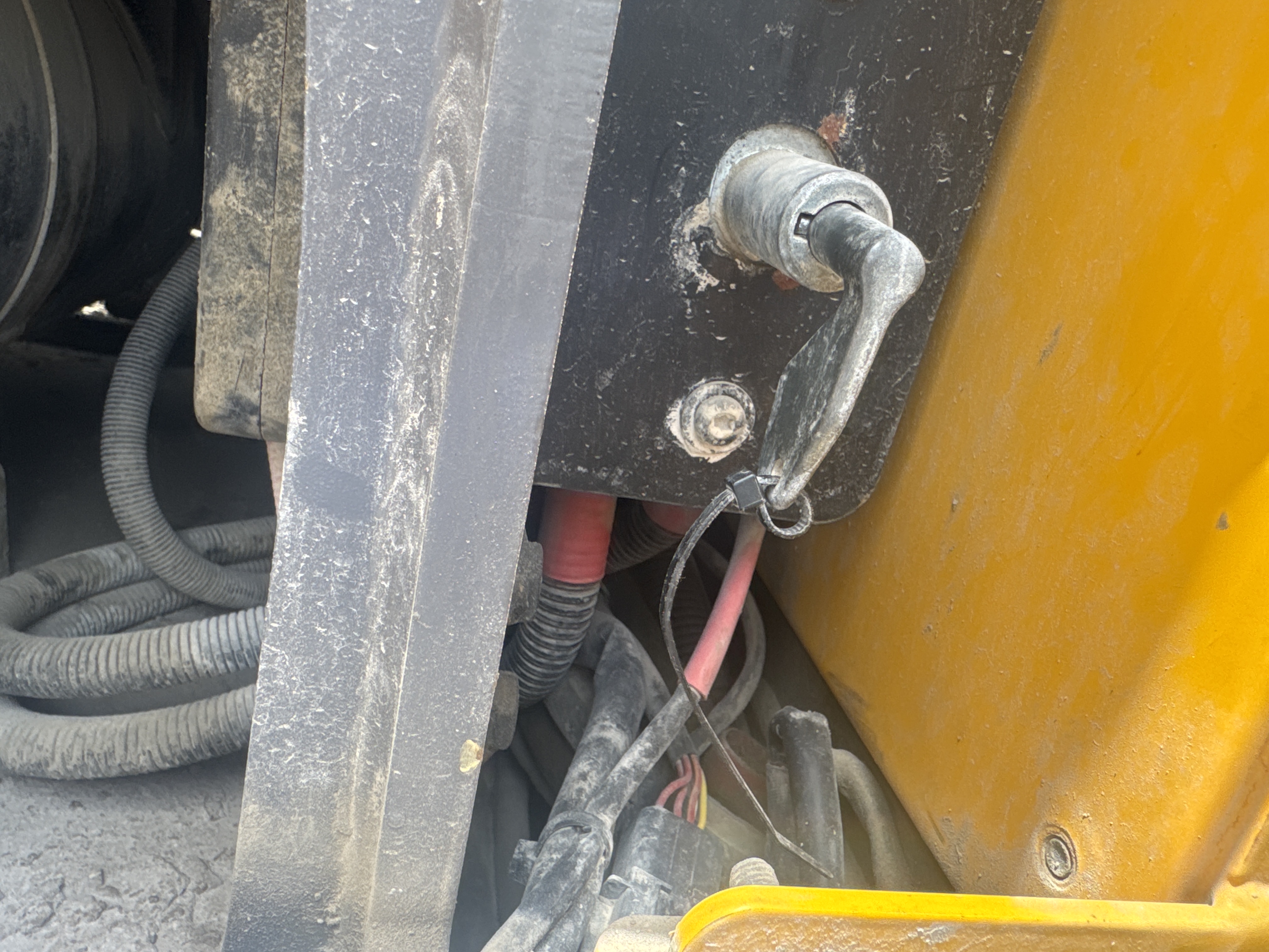 WLX-001-Volvo-EW160D-Wheel-excavators-inspection-Hydraulics-Wiring-harness-1