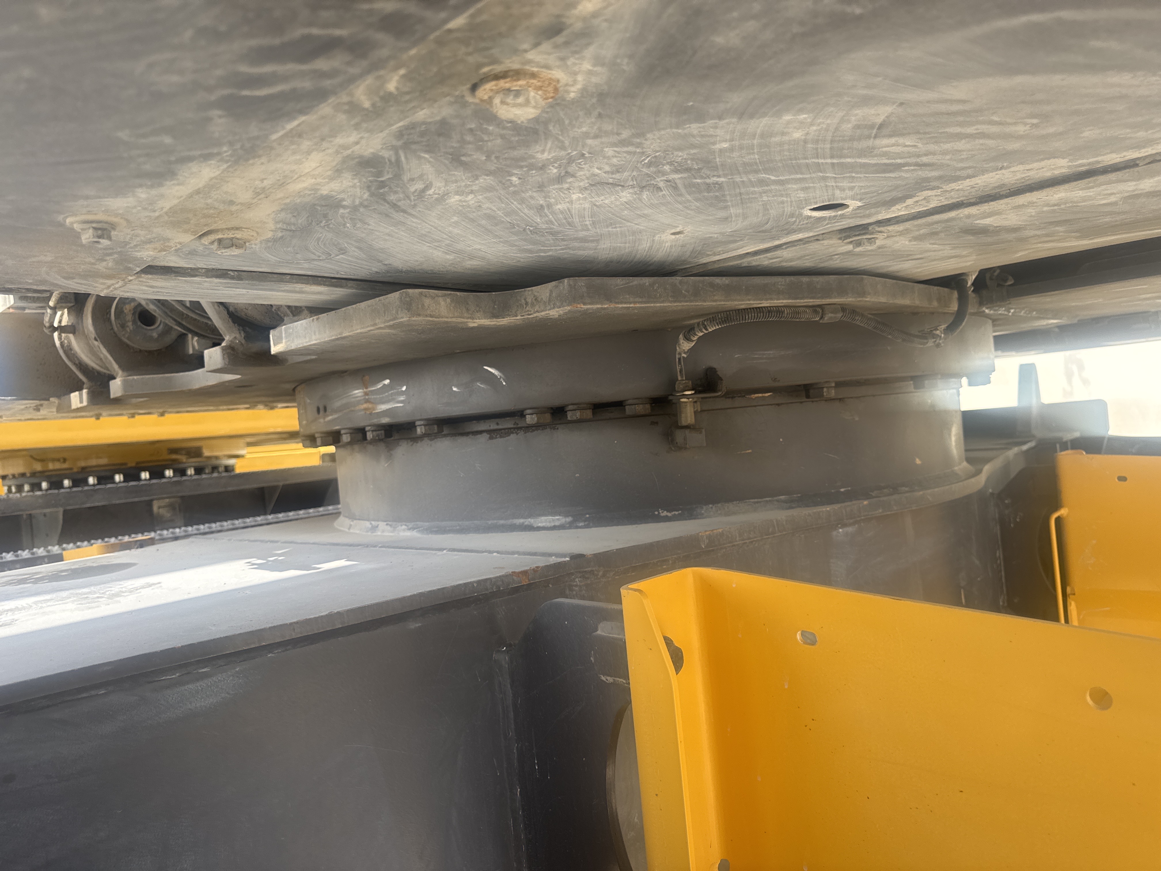 WLX-001-Volvo-EW160D-Wheel-excavators-inspection-Hydraulics-Center-swivel-joint-1