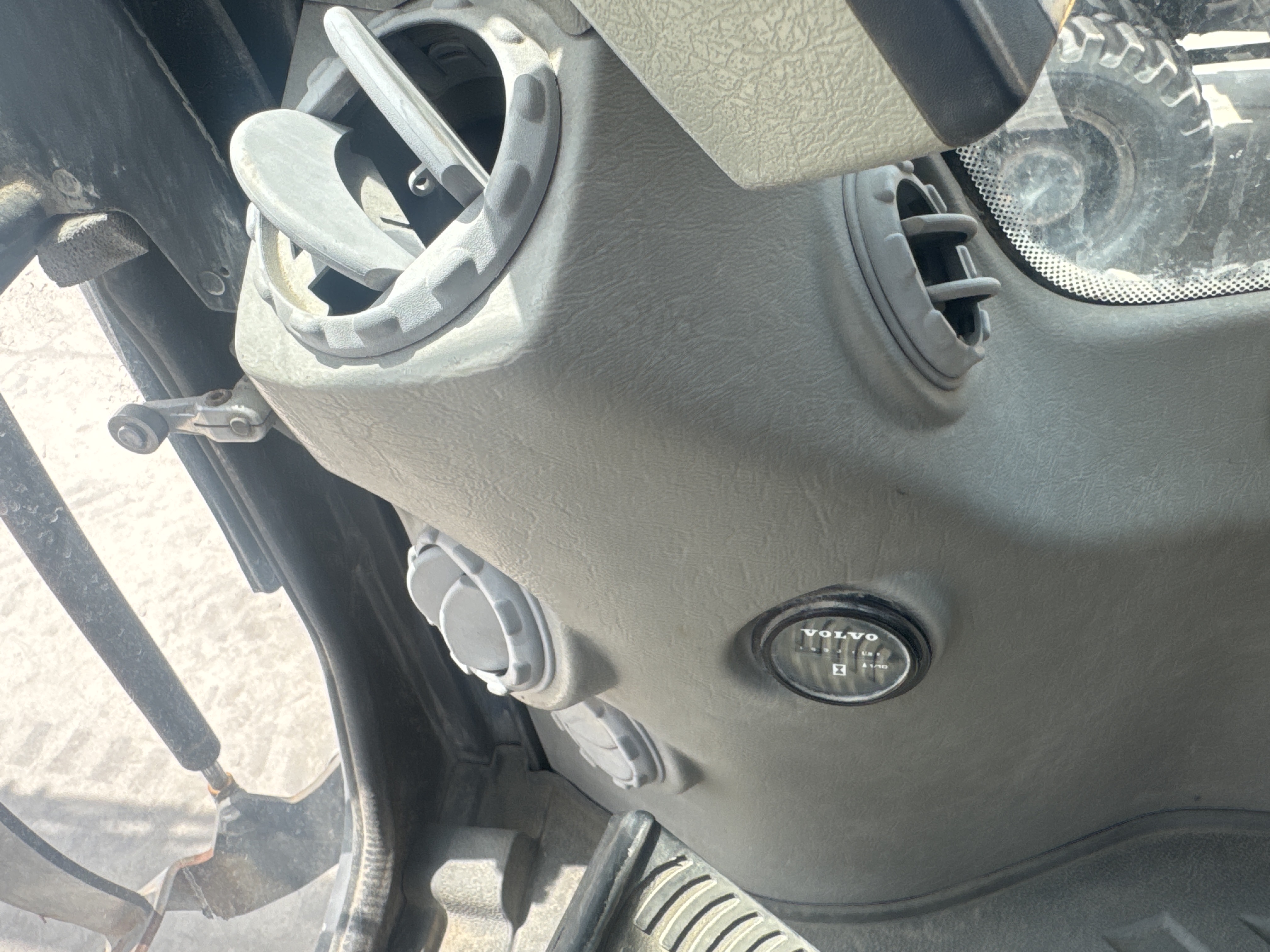 WLX-001-Volvo-EW160D-Wheel-excavators-inspection-Air-conditioning-Vents-and-air-flow-1