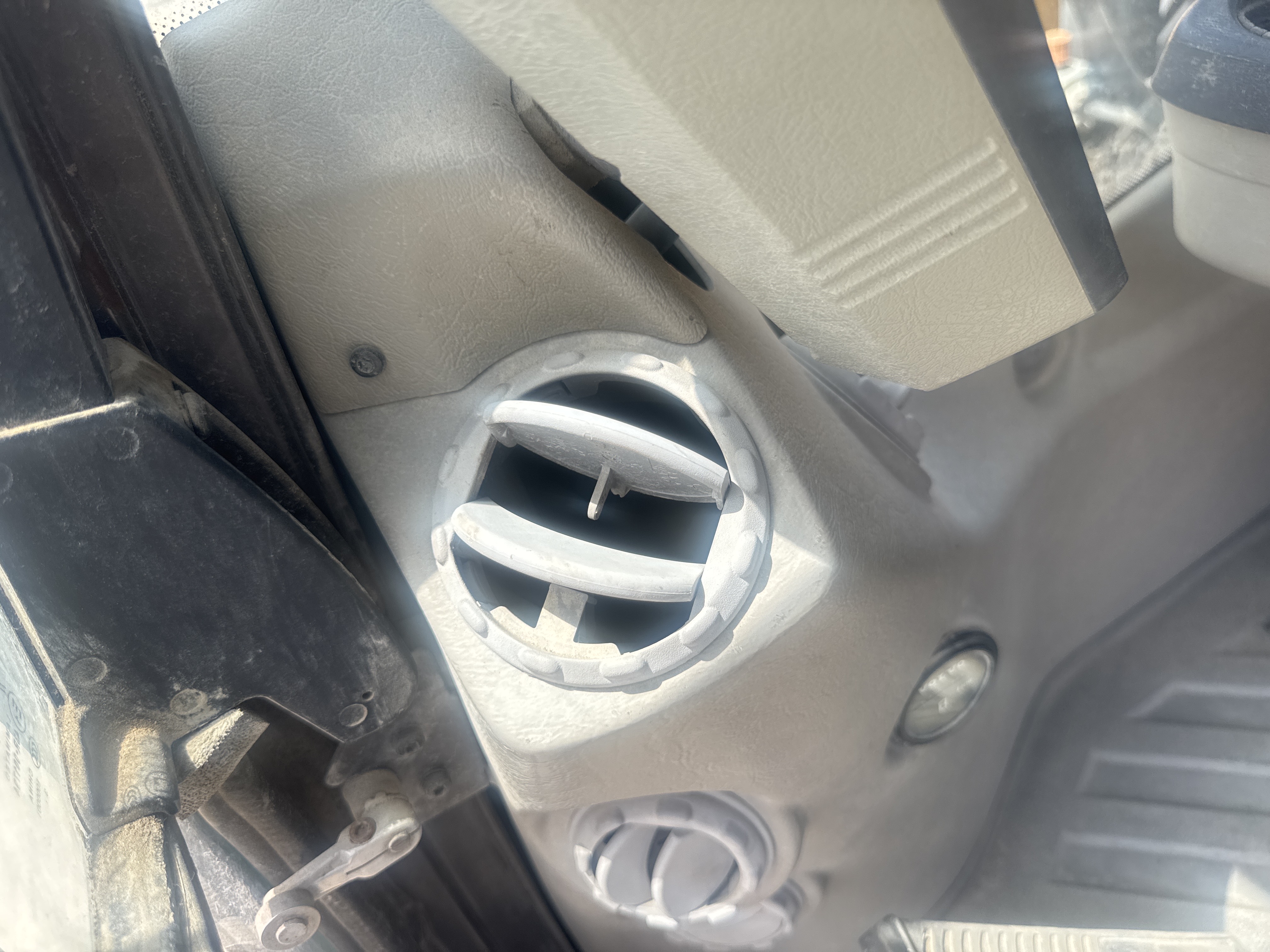 WLX-001-Volvo-EW160D-Wheel-excavators-inspection-Air-conditioning-Vents-and-air-flow-1