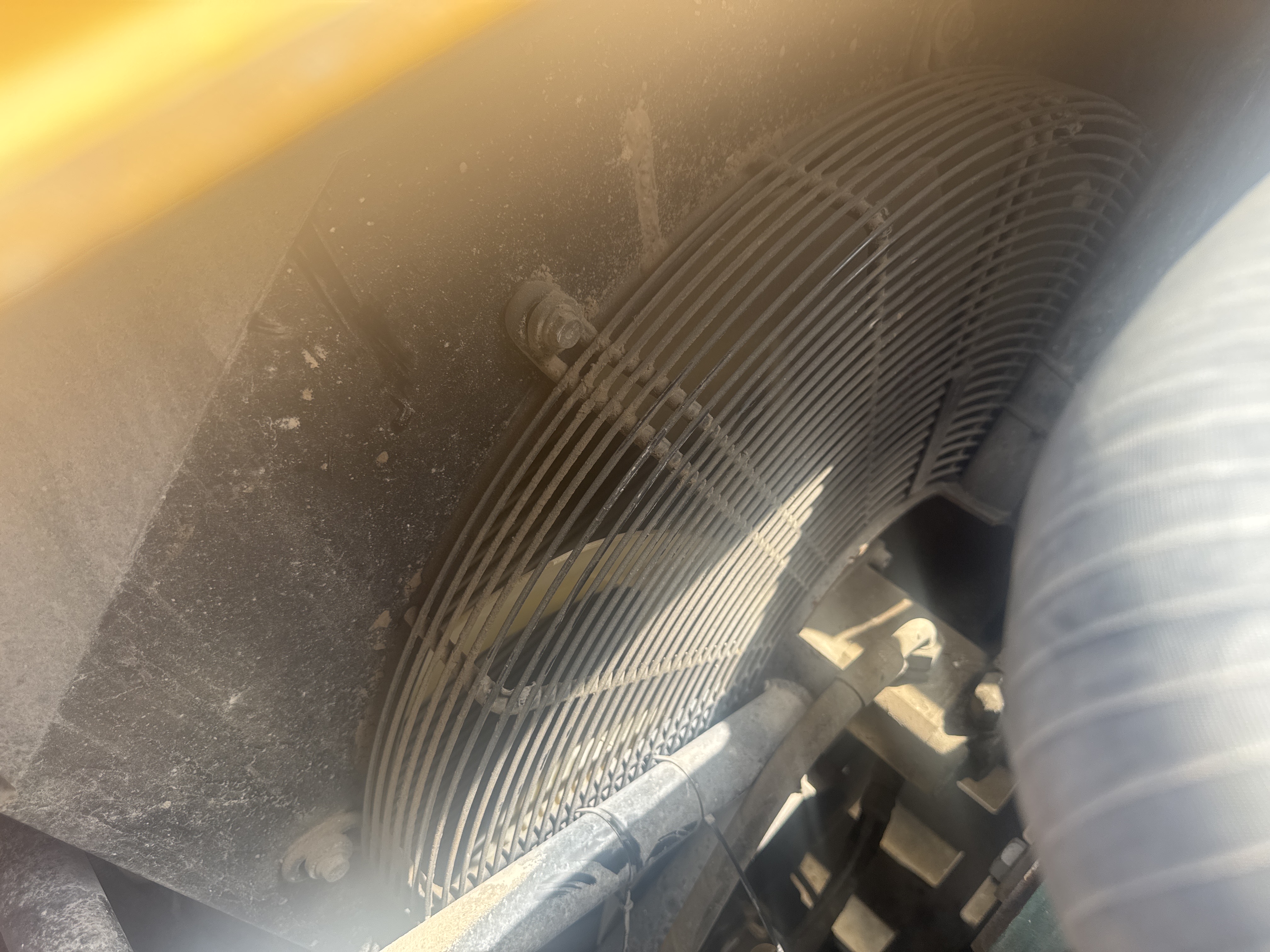 WLX-001-Volvo-EW160D-Wheel-excavators-inspection-Engine-Cooling-fan-and-fan-guard-1